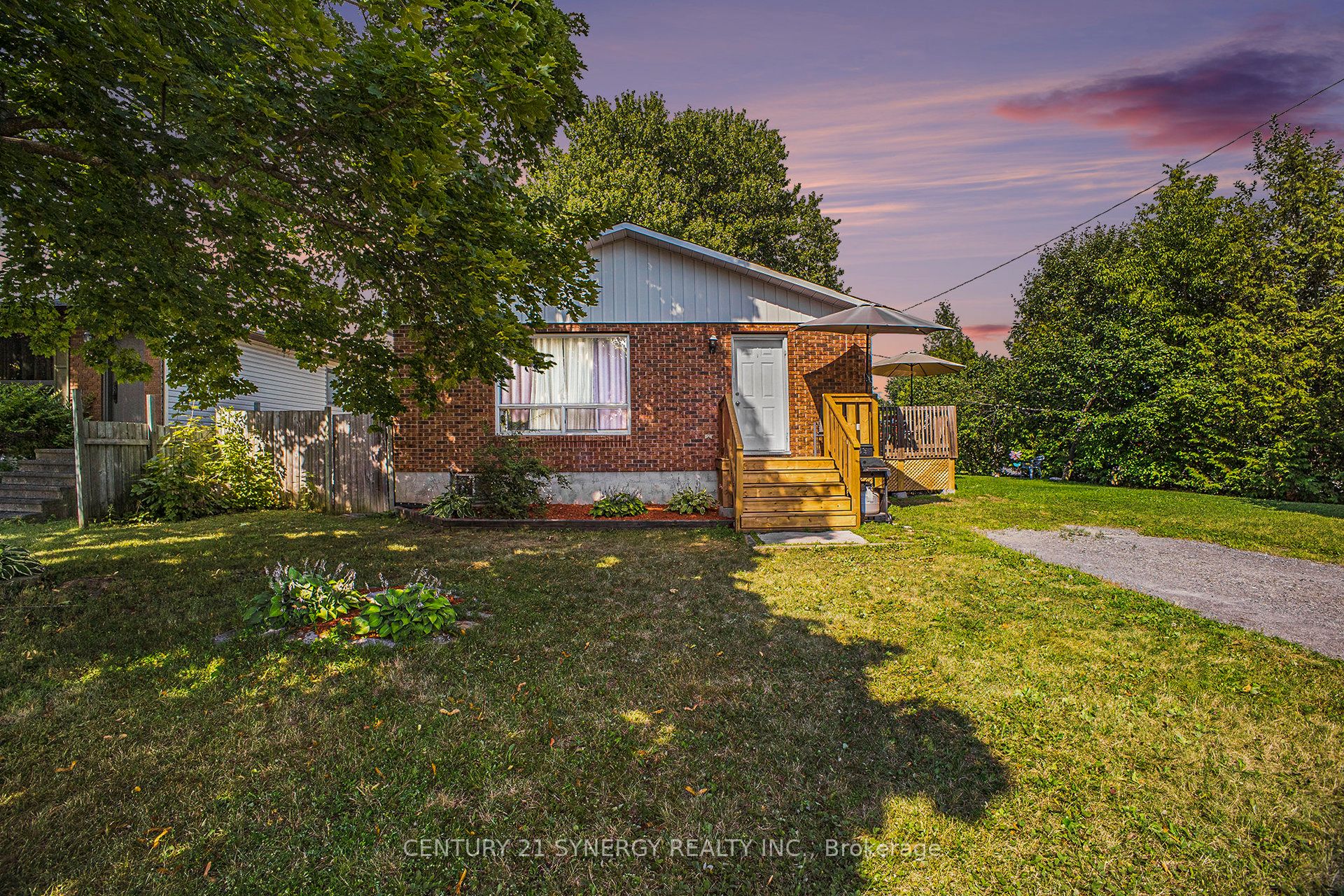 389 Thomas St Property Photo 1