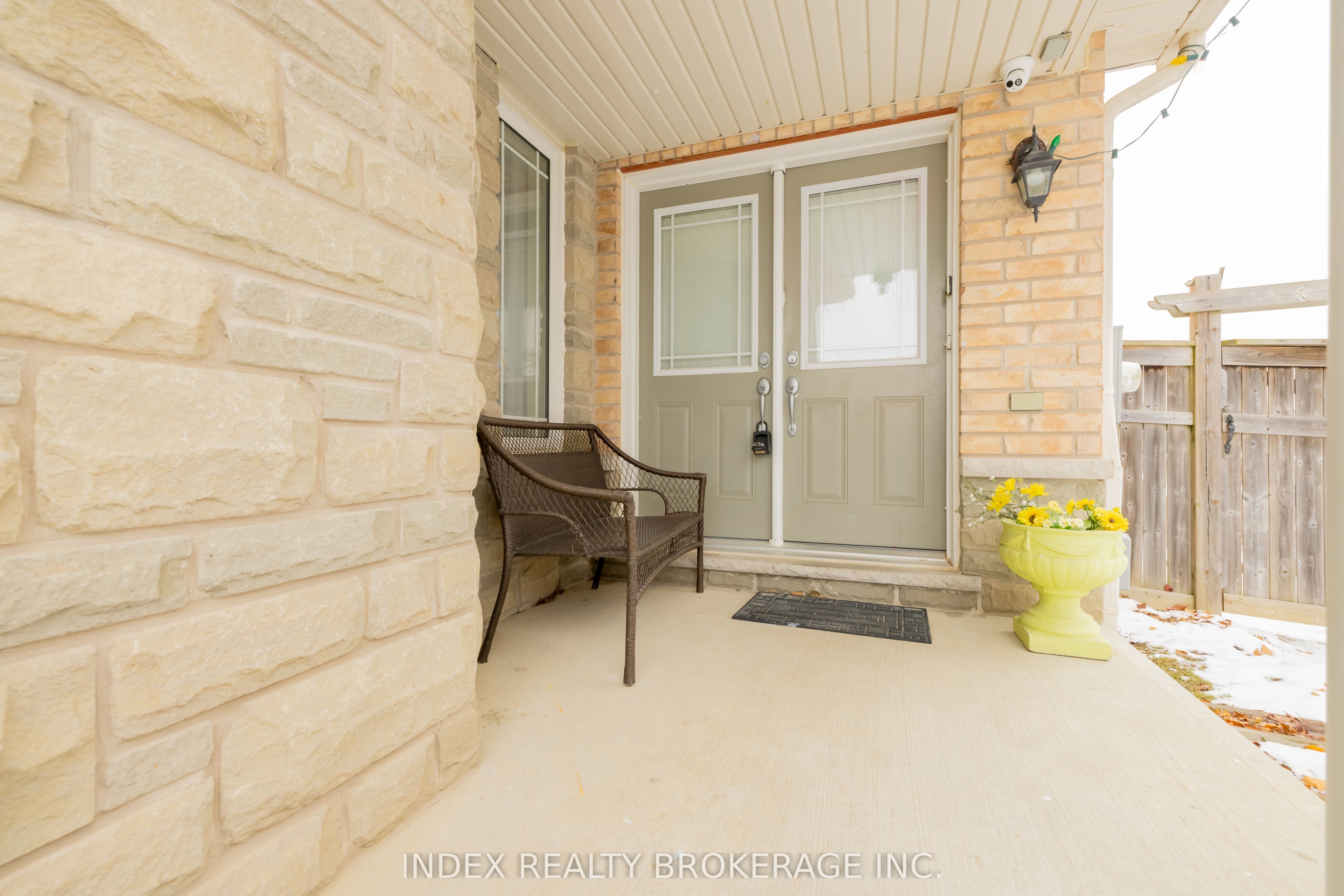 261 Thomas Avenue Property Photo 2