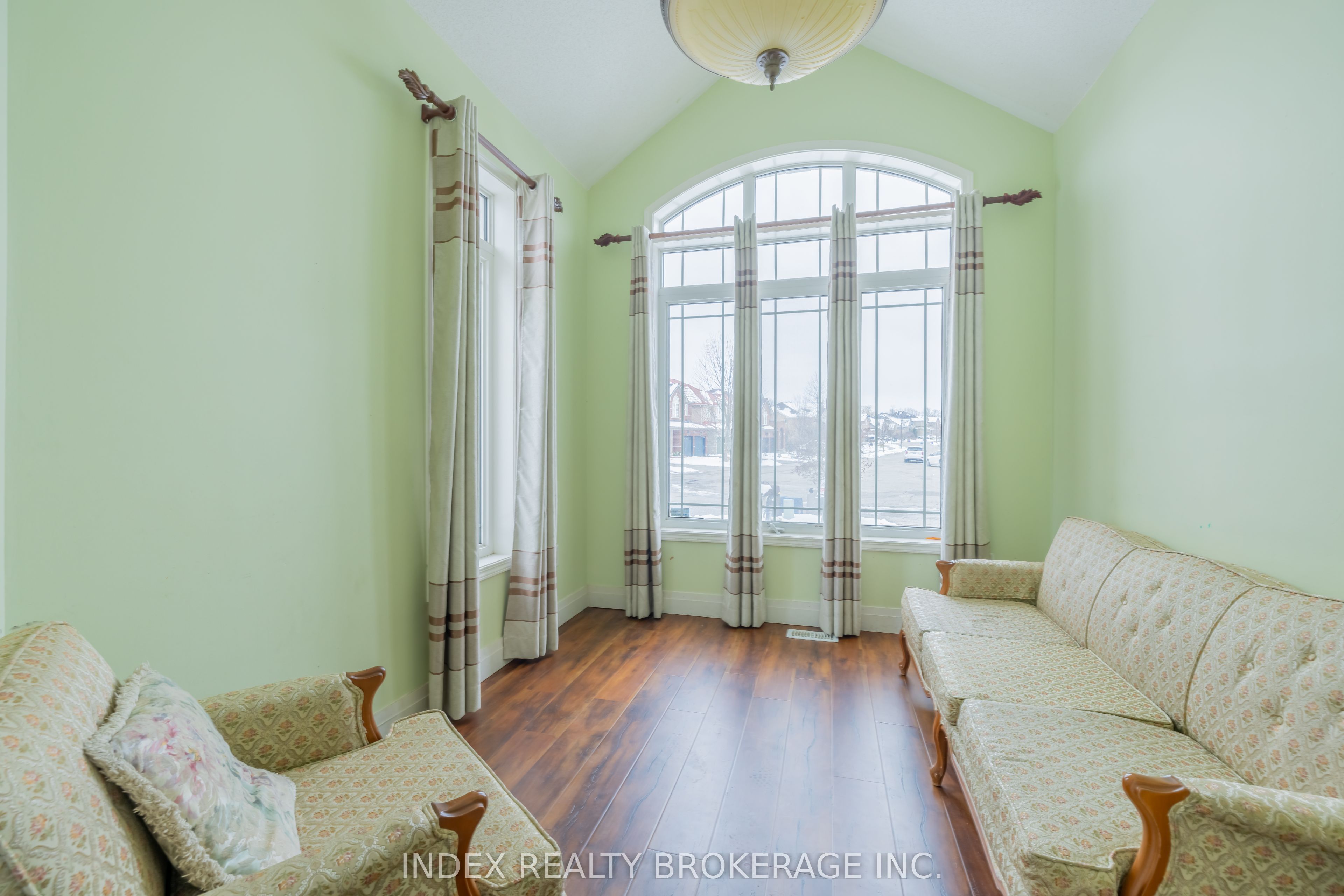 261 Thomas Avenue Property Photo 4