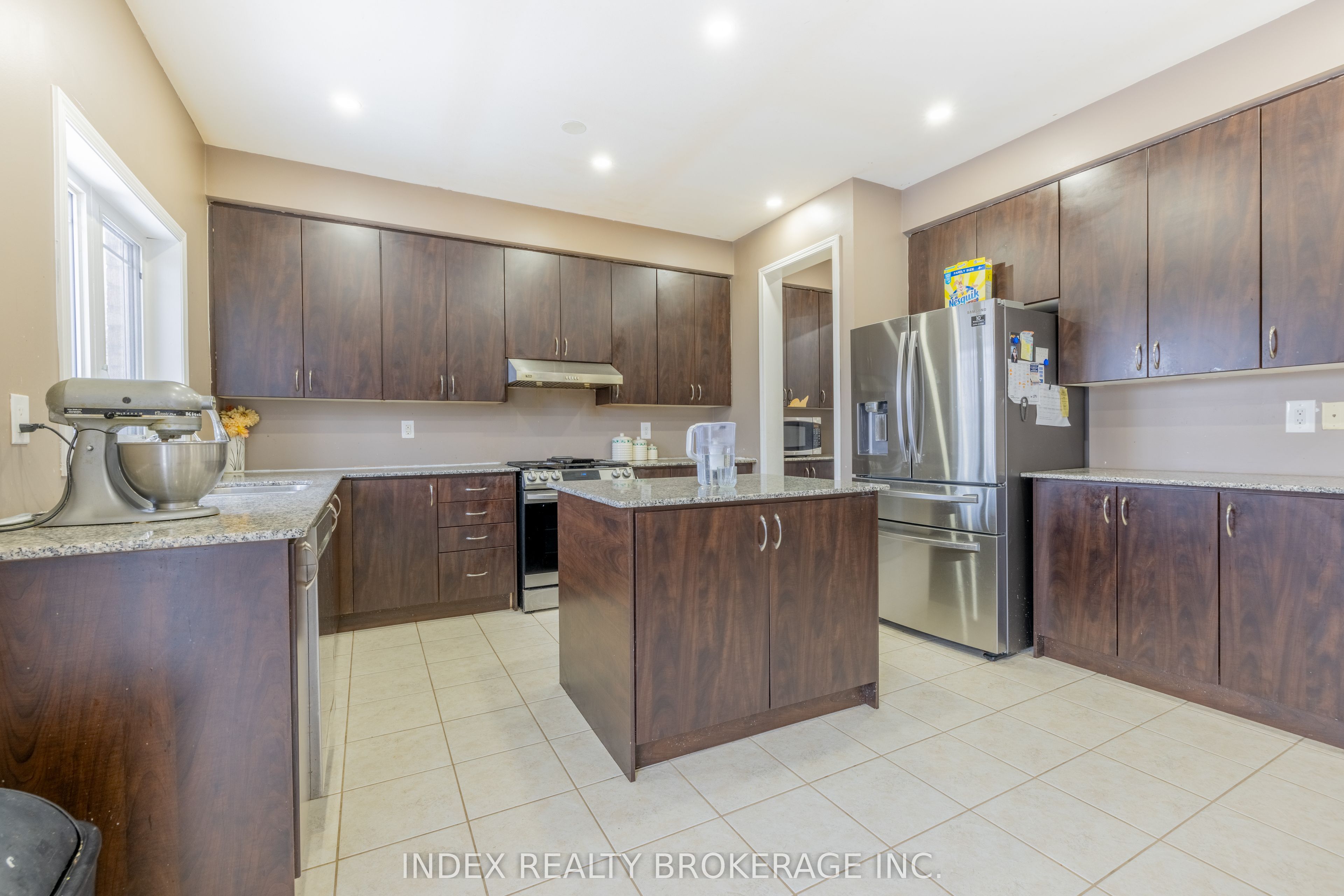 261 Thomas Avenue Property Photo 9