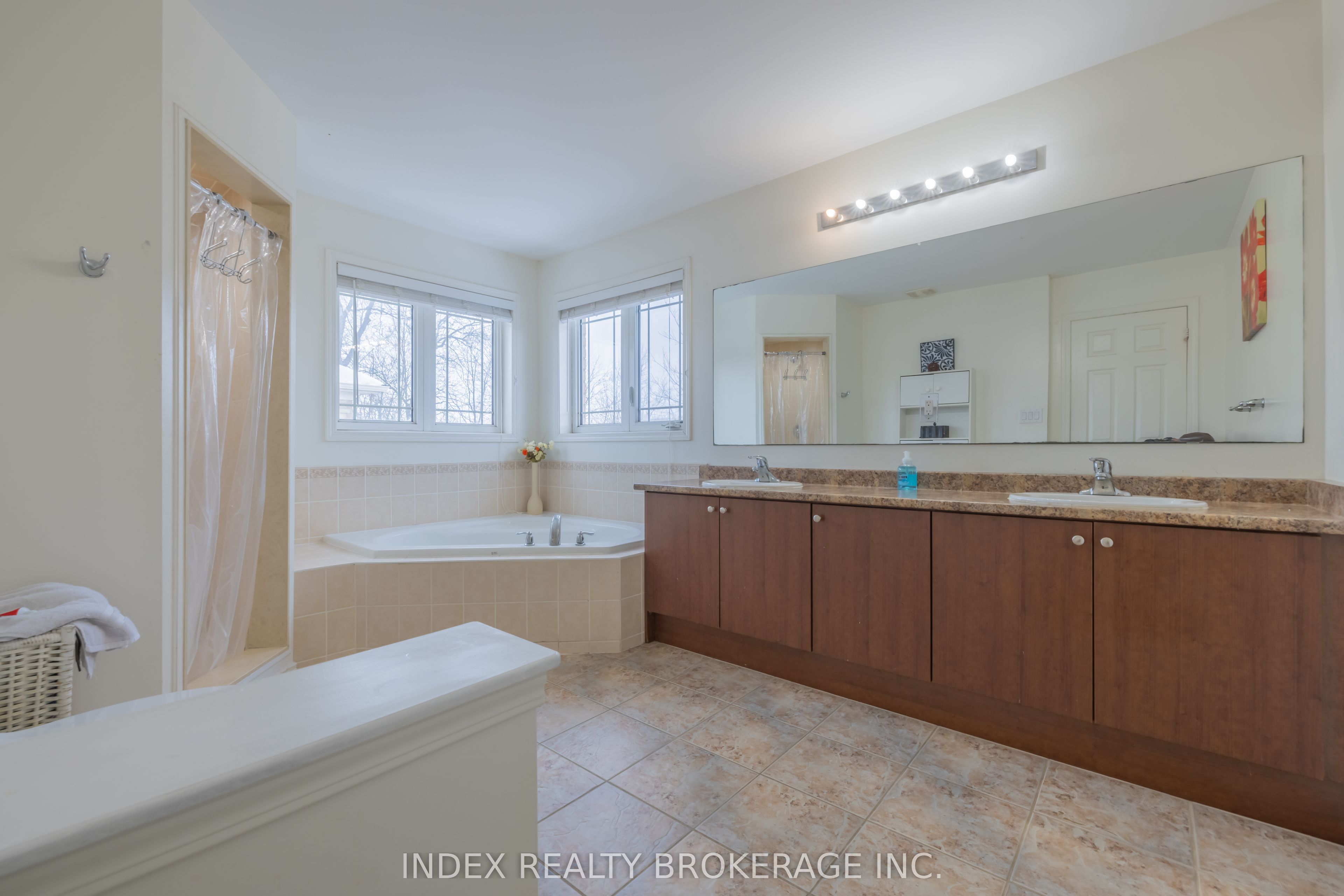 261 Thomas Avenue Property Photo 19