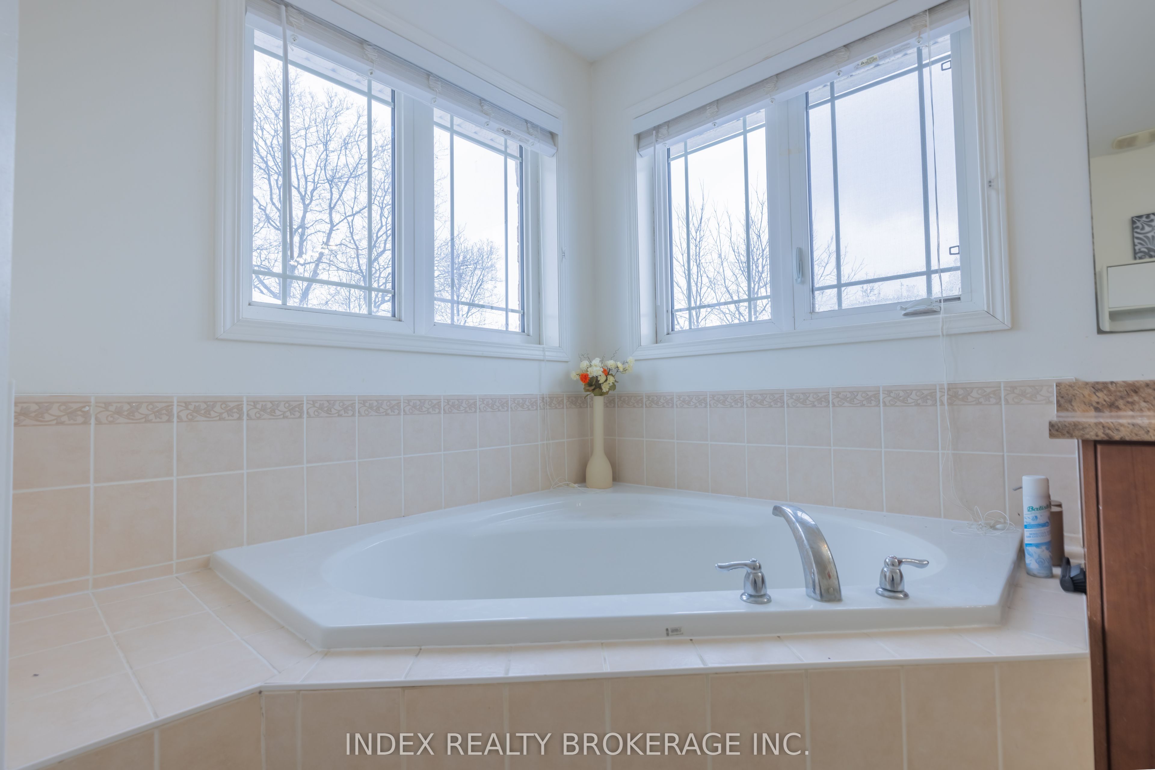 261 Thomas Avenue Property Photo 20