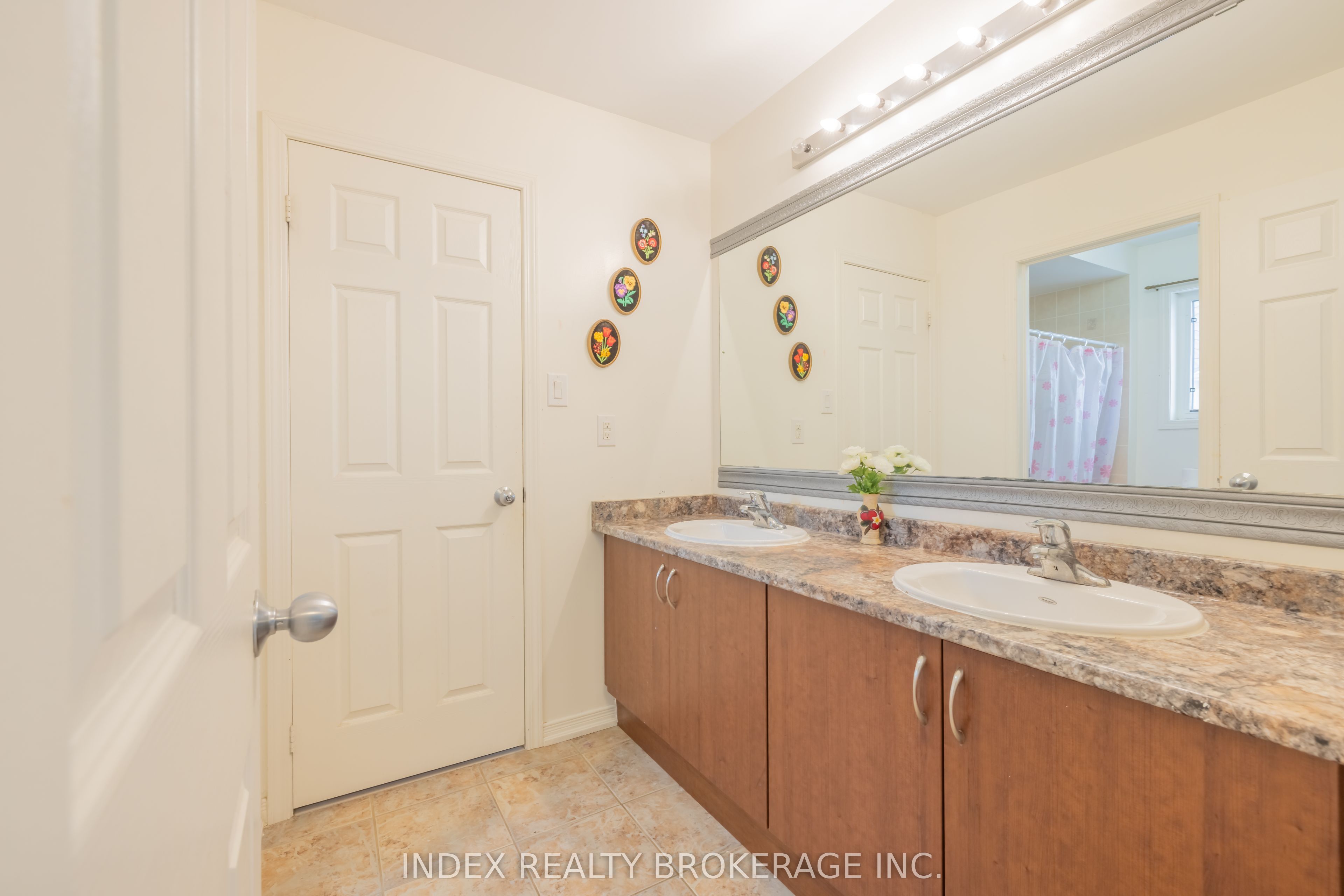 261 Thomas Avenue Property Photo 28