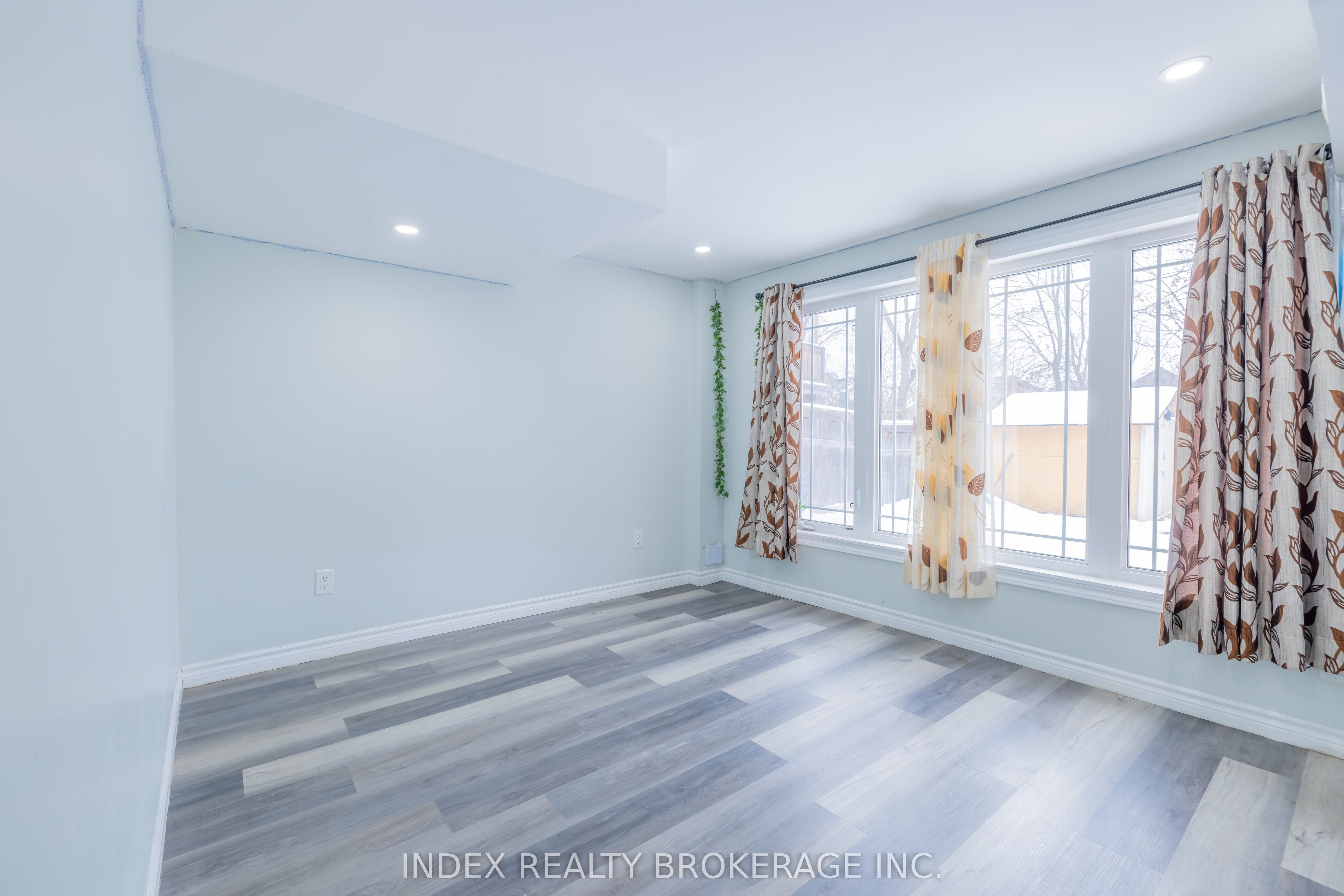 261 Thomas Avenue Property Photo 34