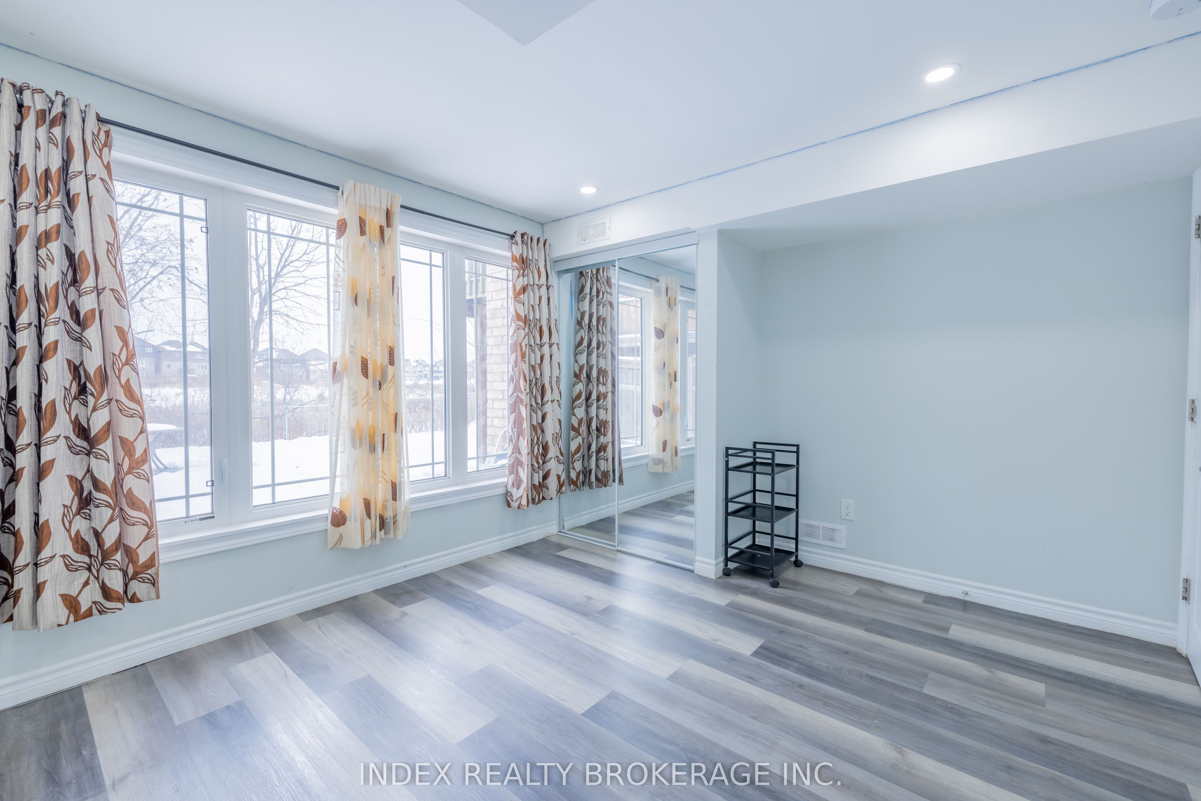 261 Thomas Avenue Property Photo 35