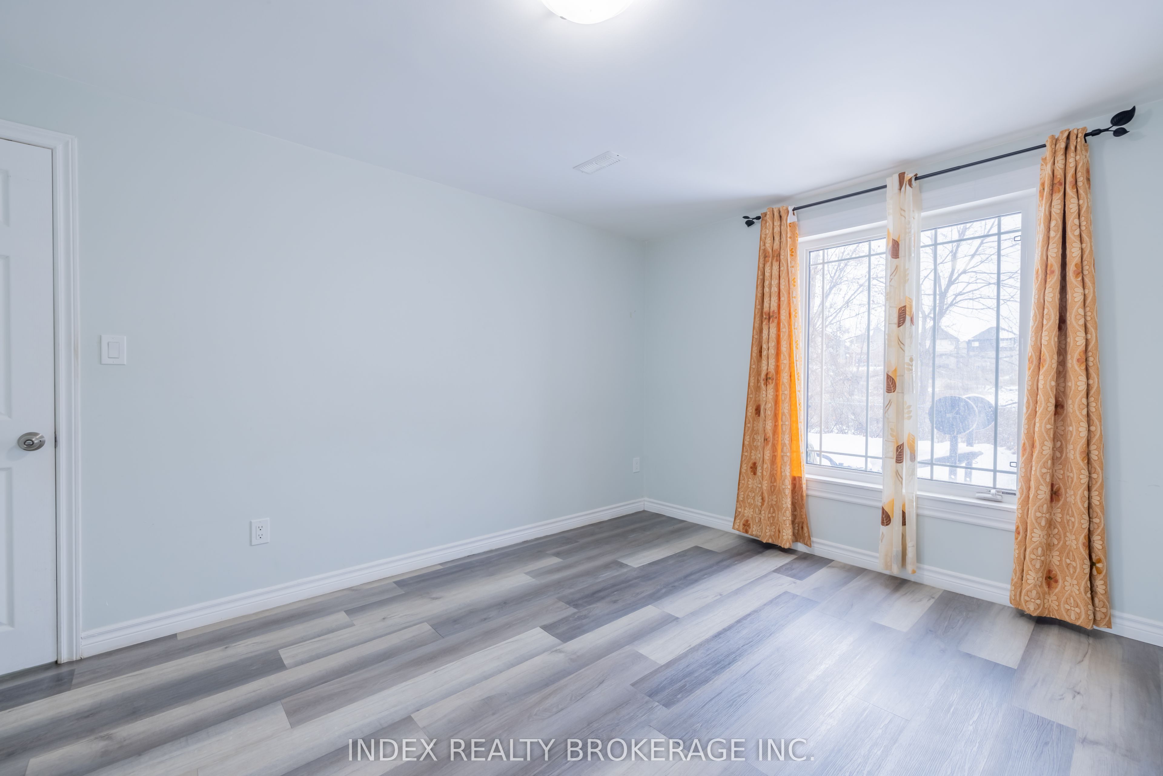 261 Thomas Avenue Property Photo 38