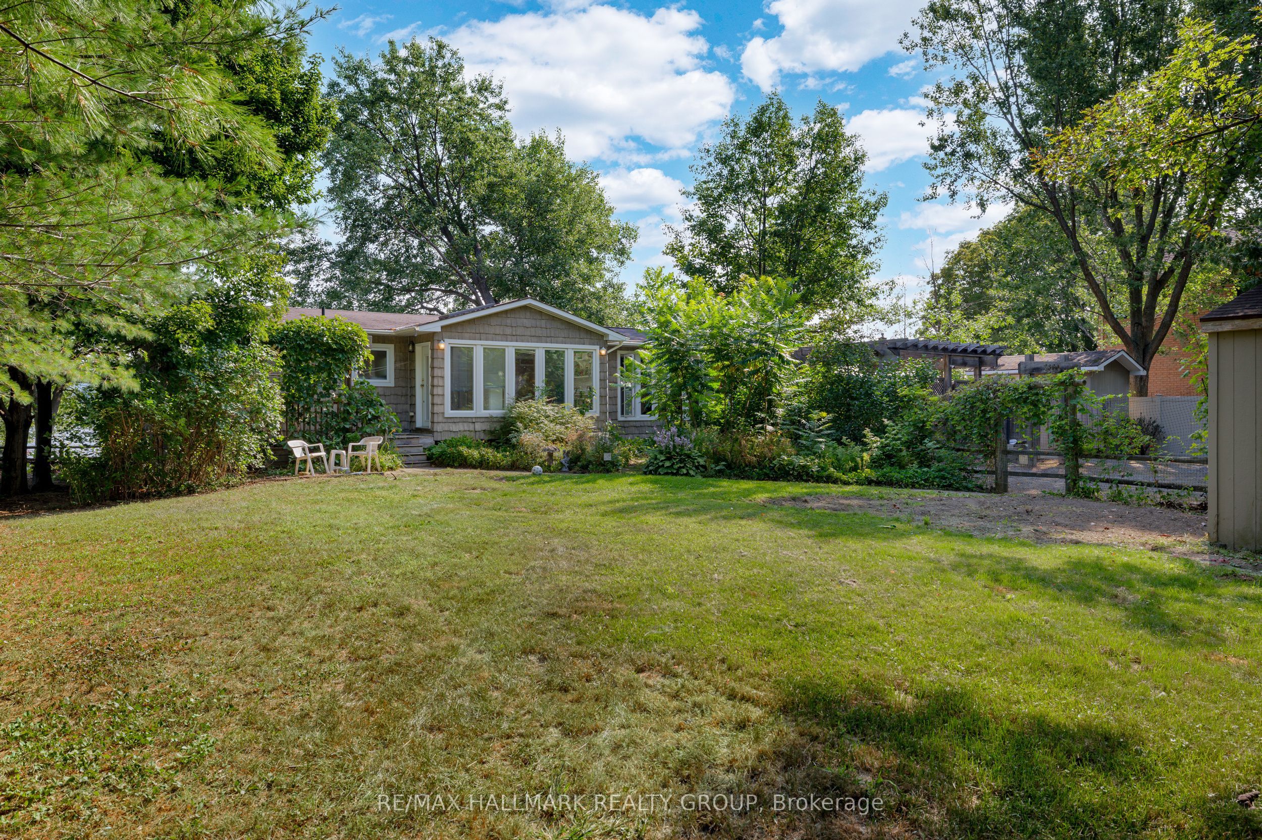 2860 Barlow Crescent Property Photo 1