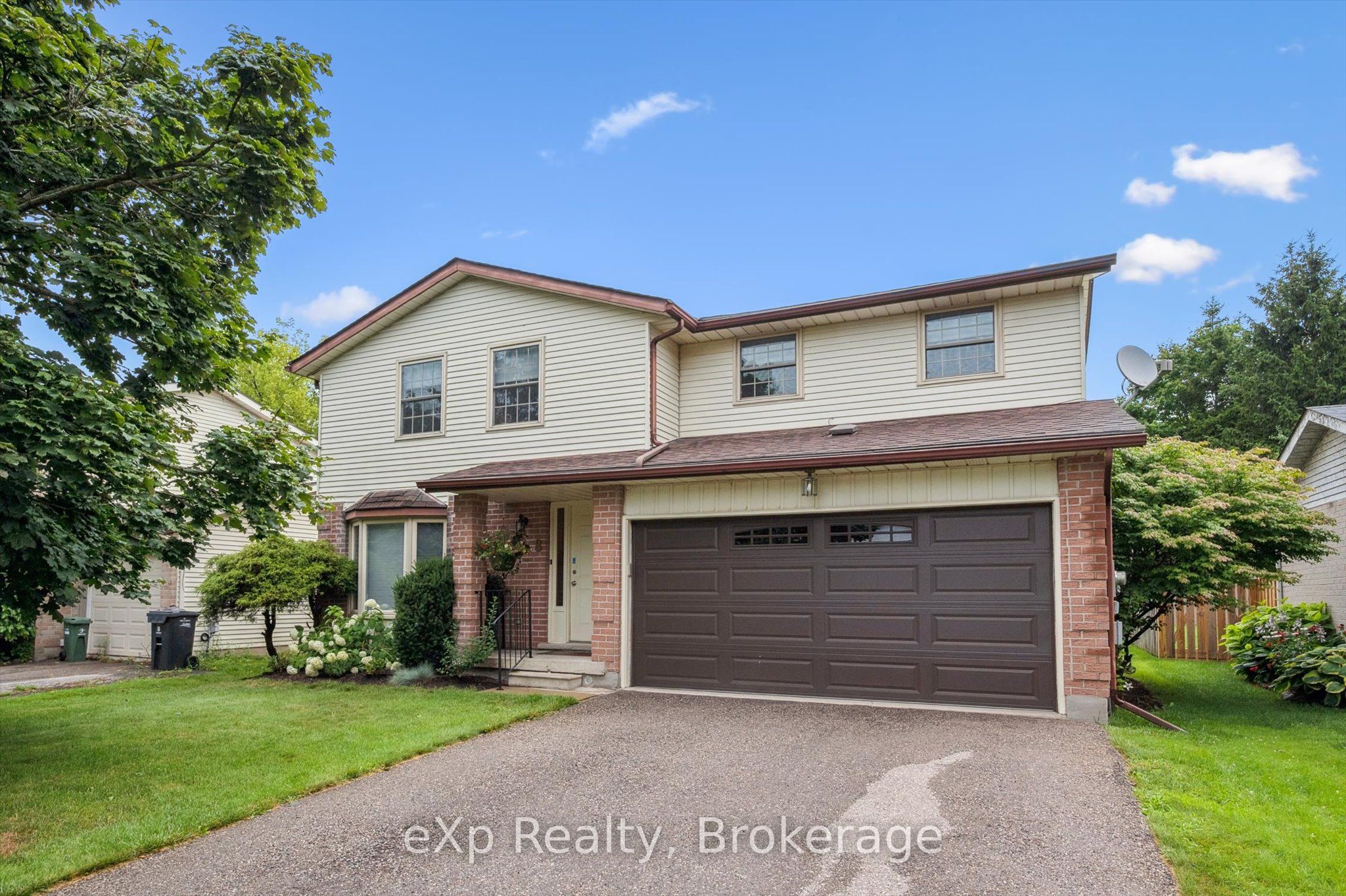 8 Aspen Valley Crescent Property Photo 1