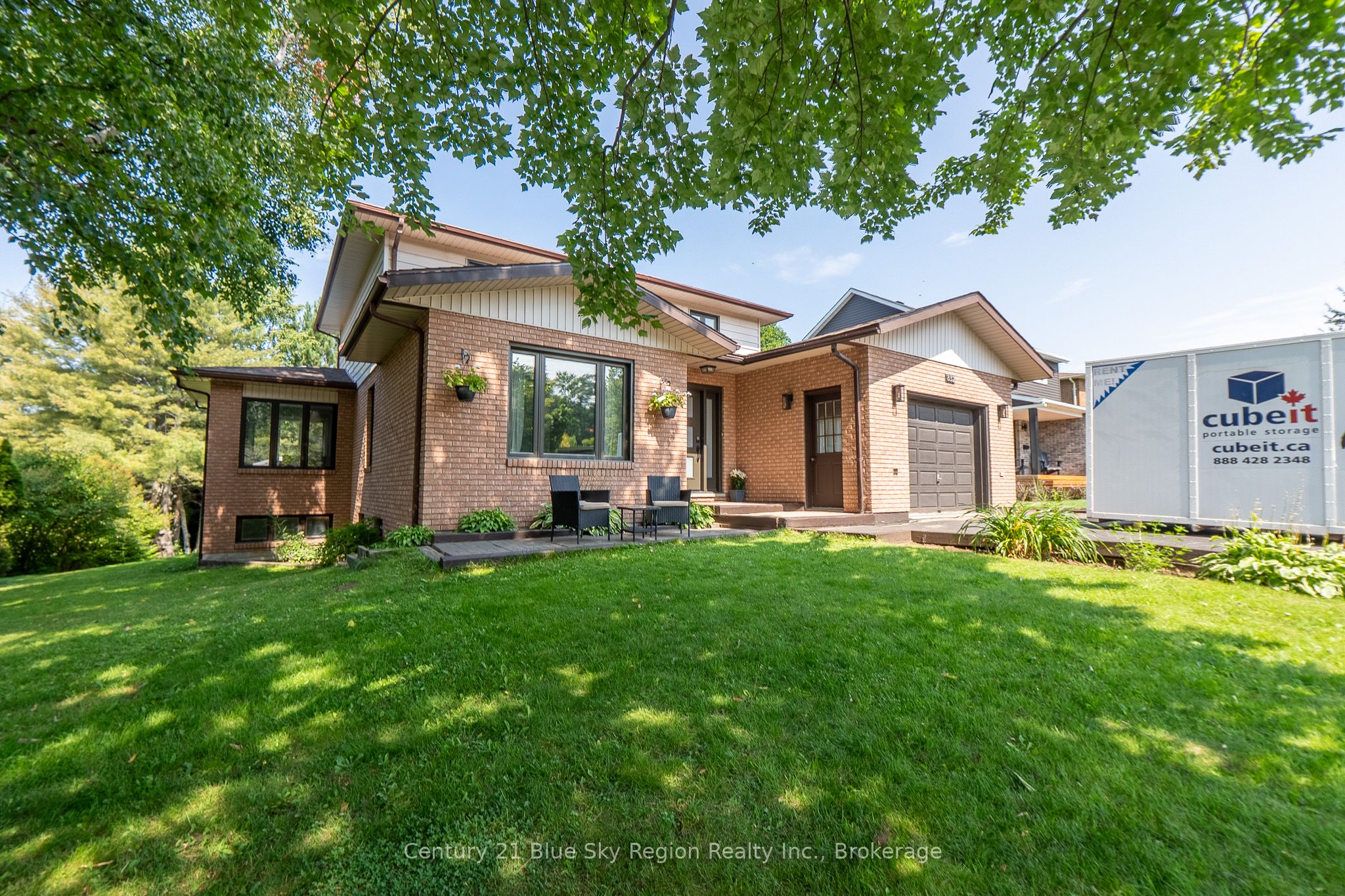 832 Airport Rd Property Photo 1