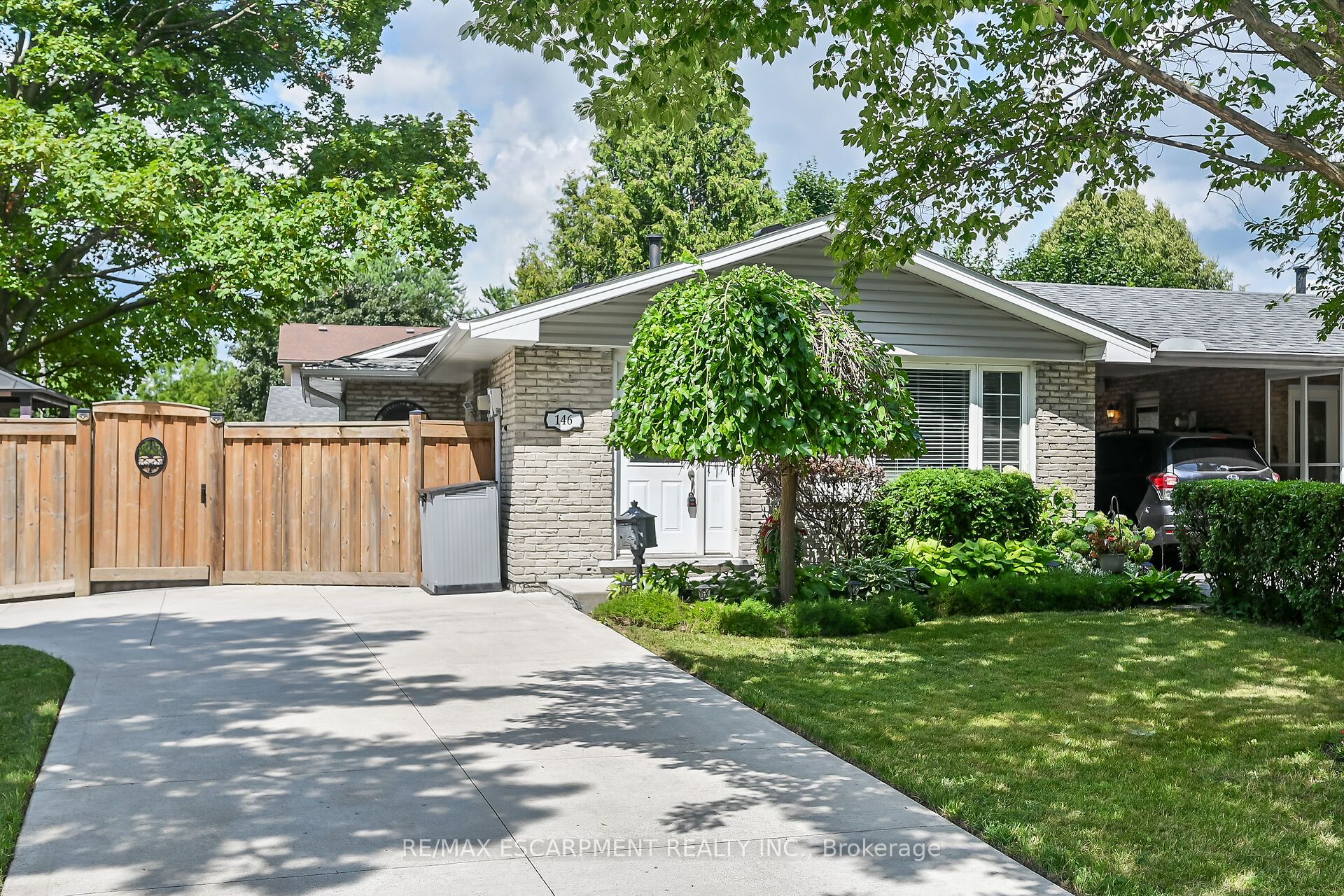 146 Fiona Cres Property Photo 1