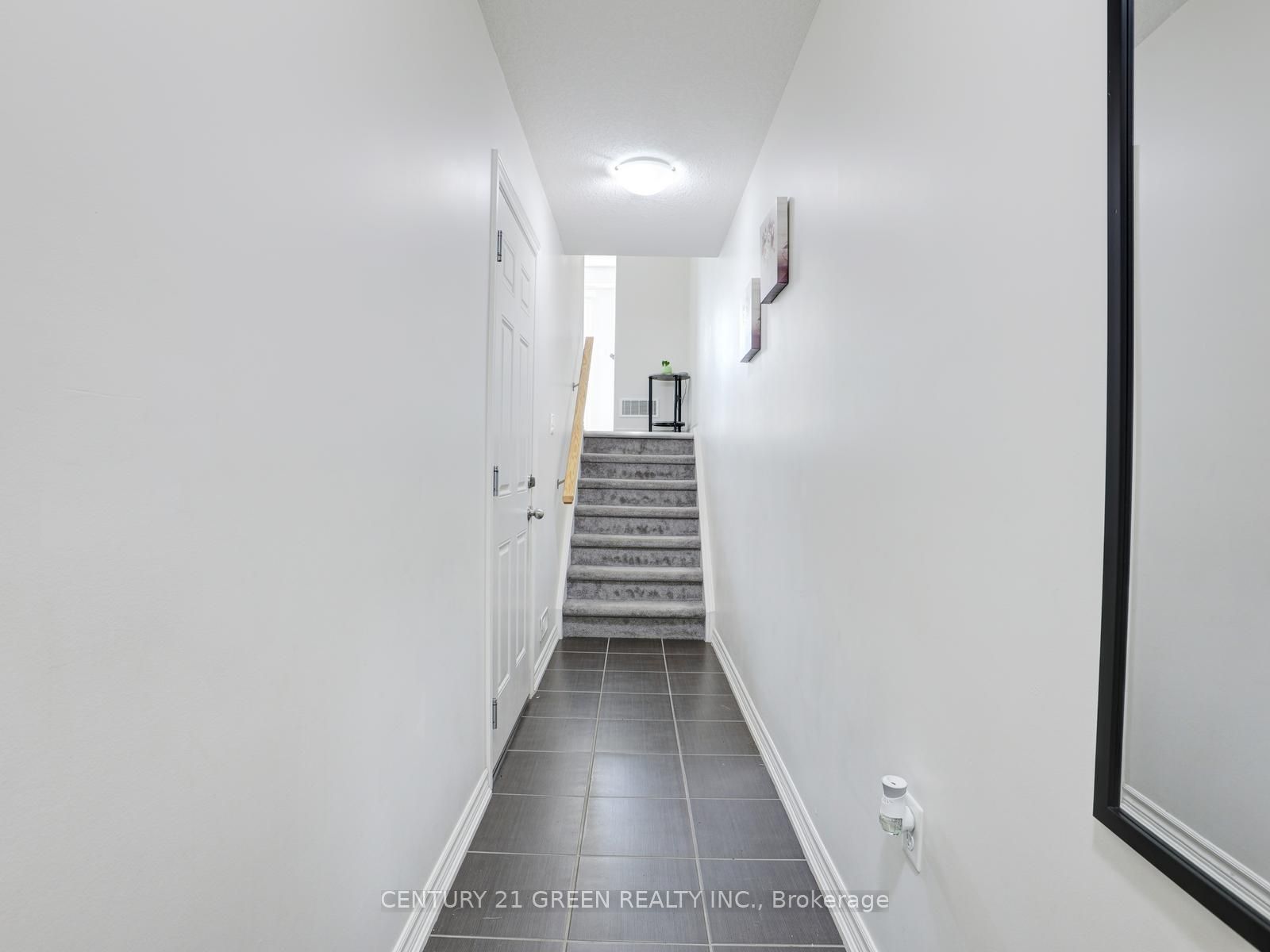 12 Poplar Drive 11 Property Photo 8