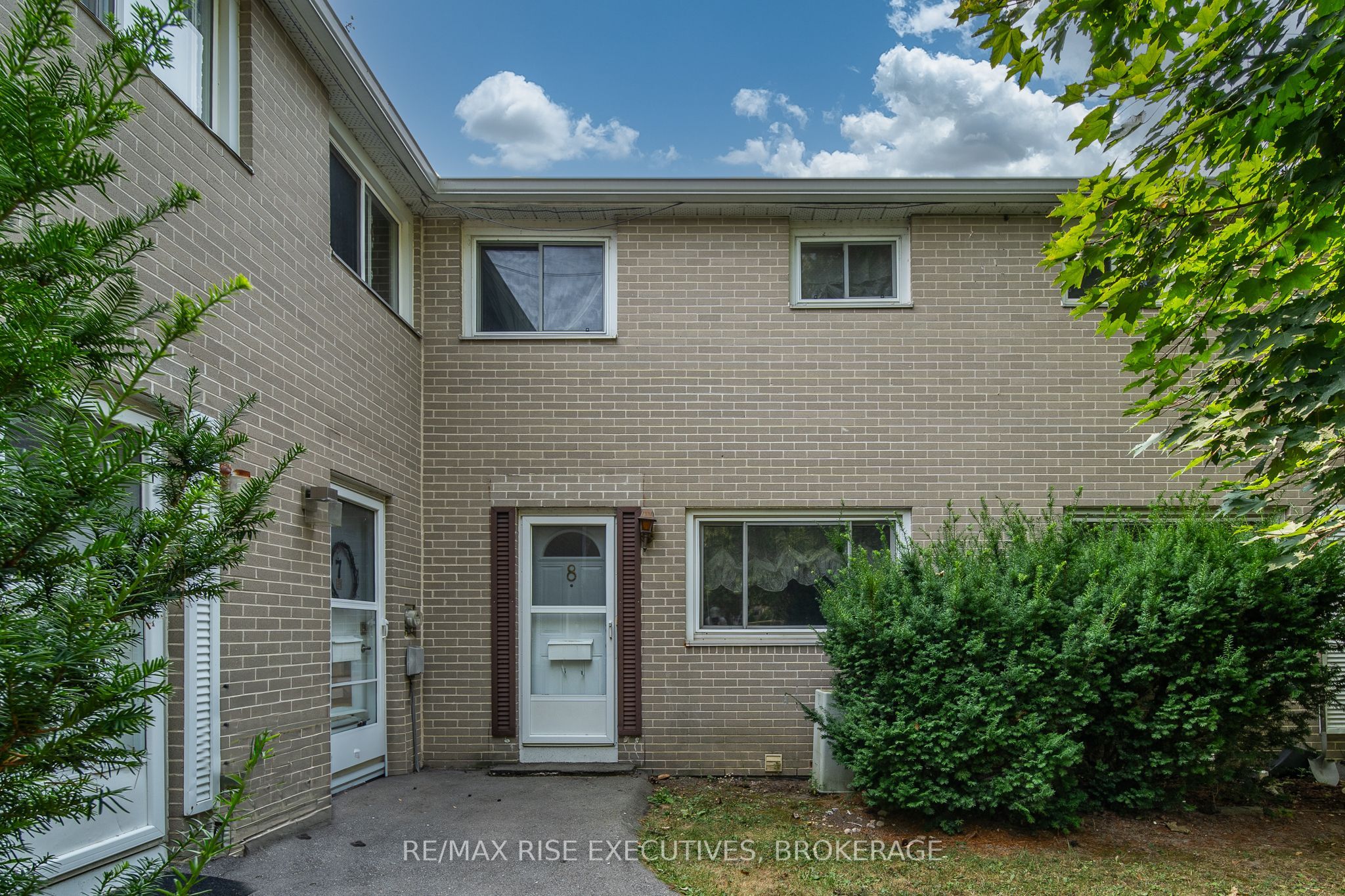 258 Queen Mary Road 8 Property Photo 1