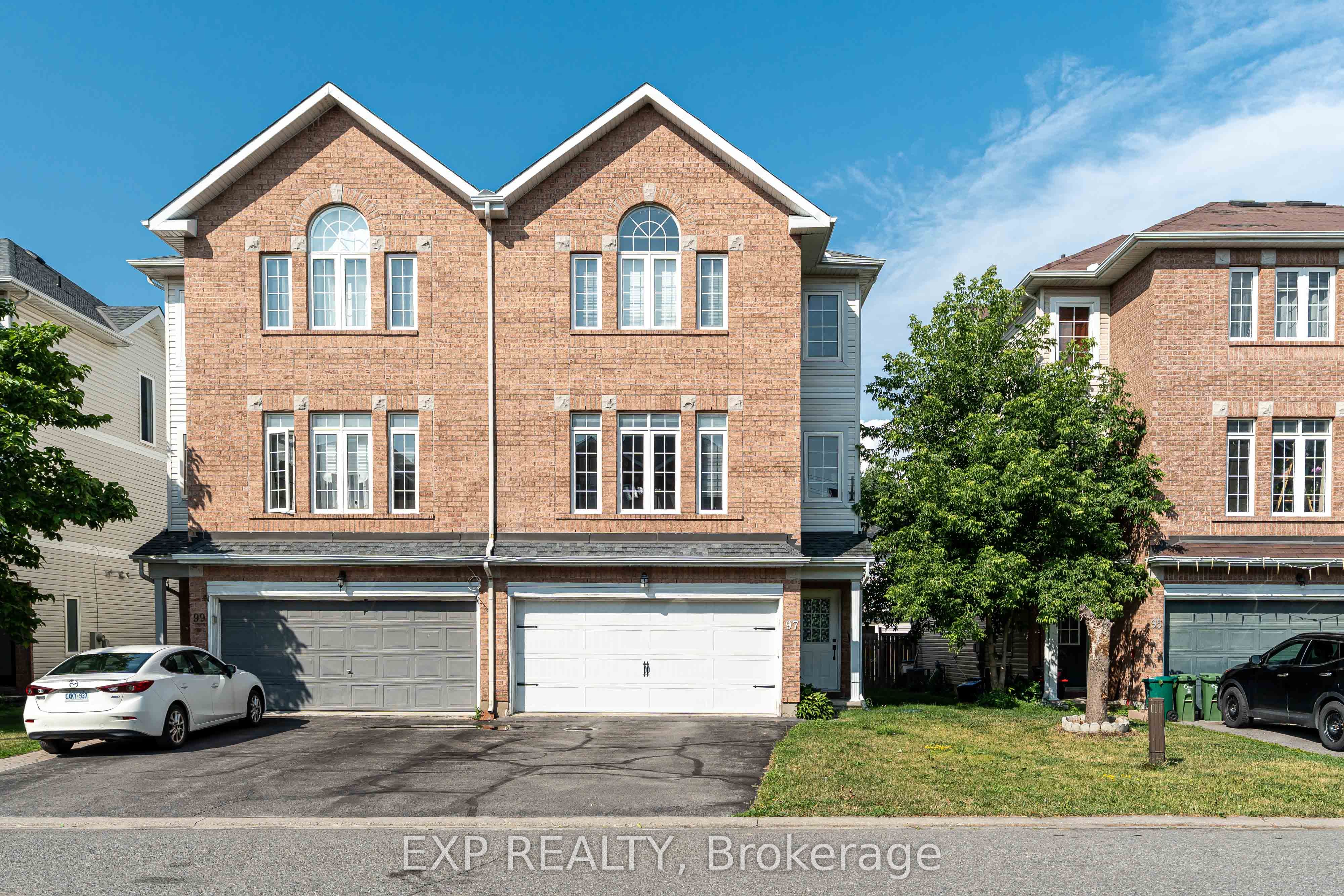 97 Castle Glen Cres Property Photo 1