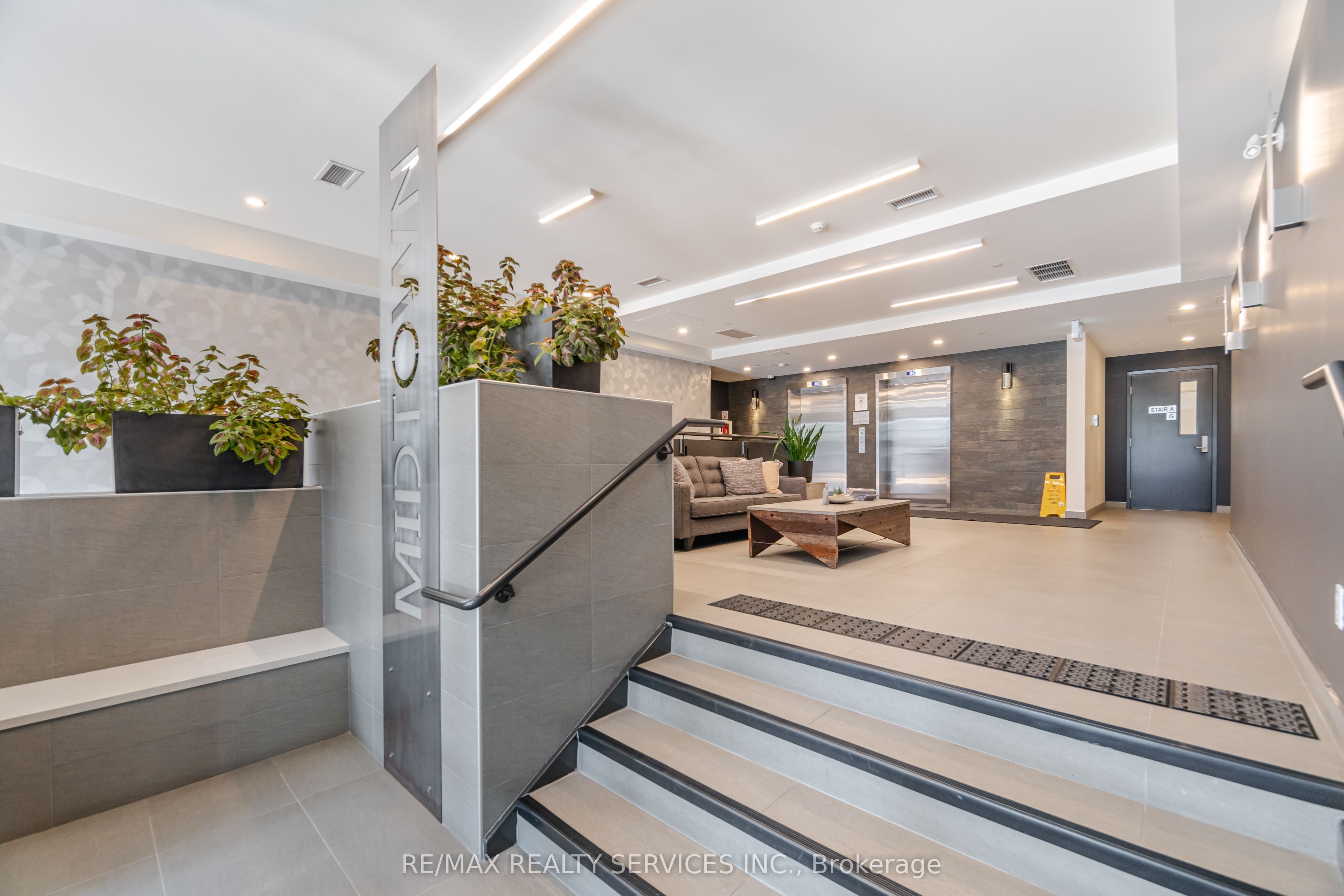 690 King Street W 311 Property Photo 3