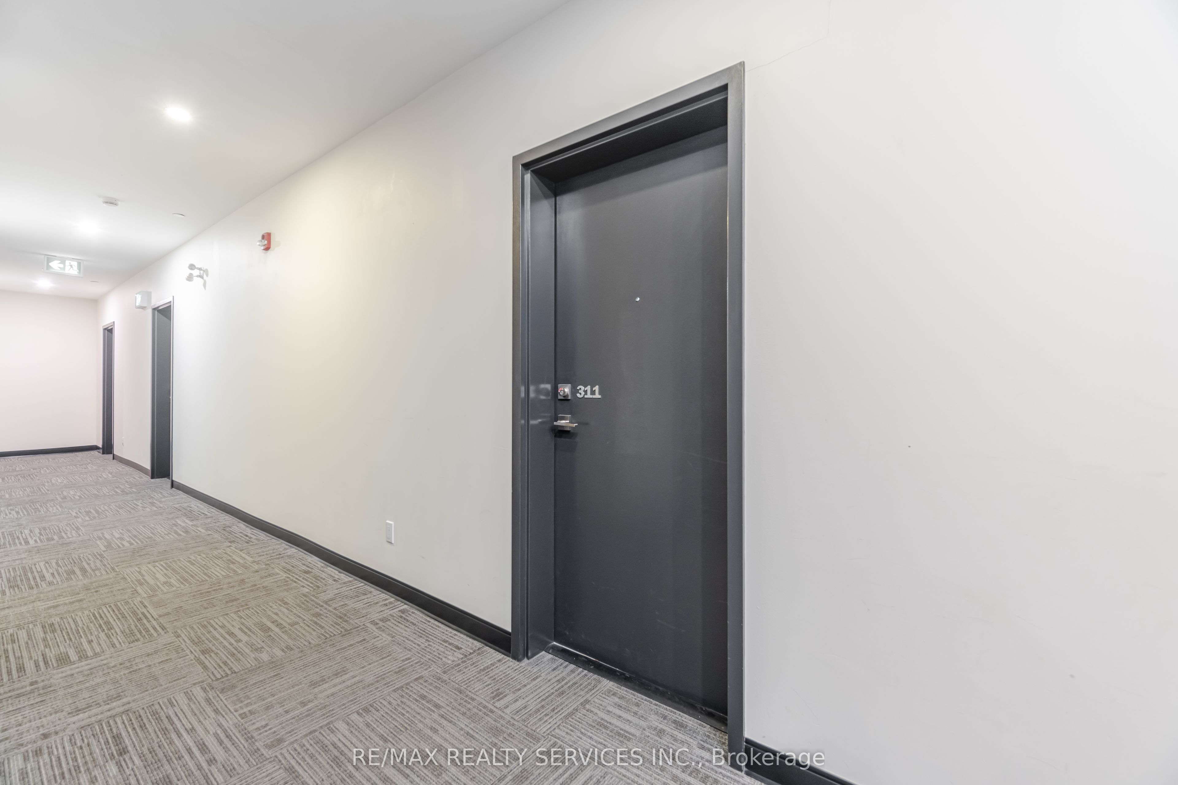 690 King Street W 311 Property Photo 5