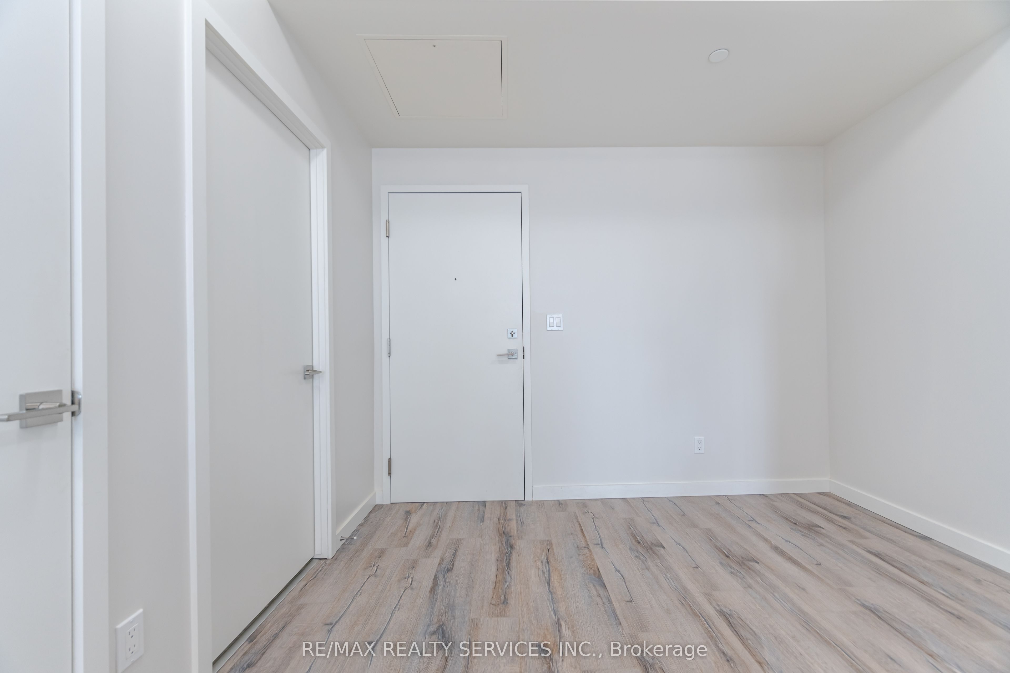 690 King Street W 311 Property Photo 6