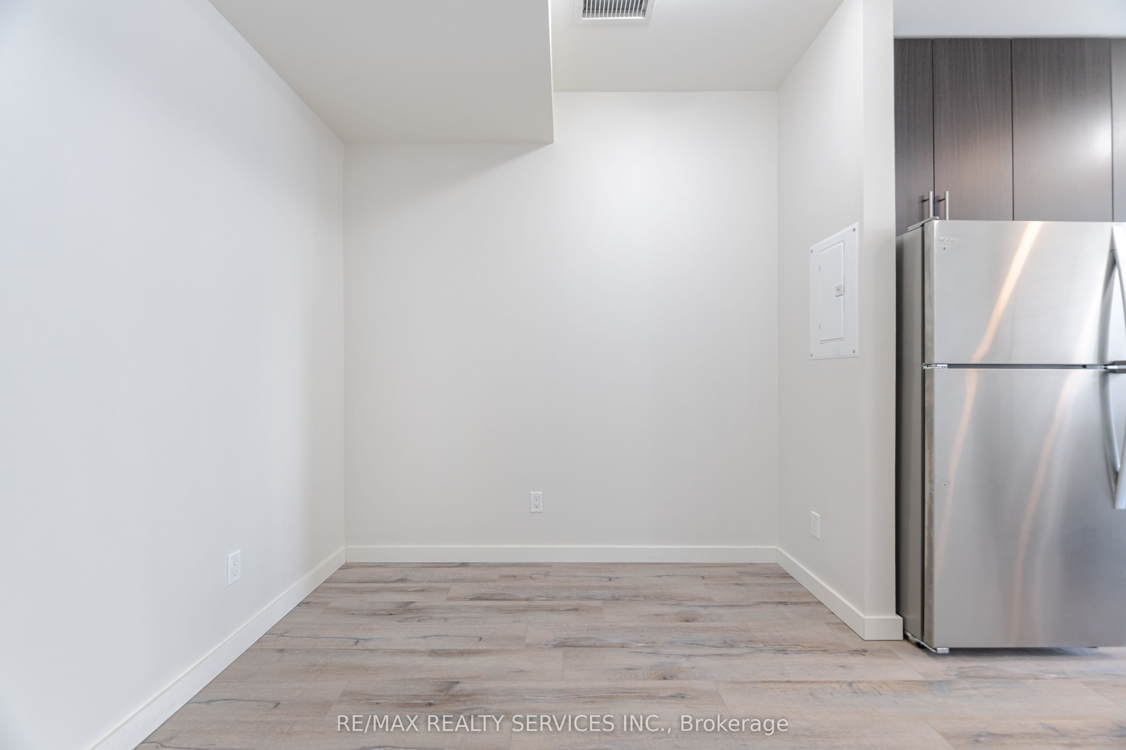 690 King Street W 311 Property Photo 8