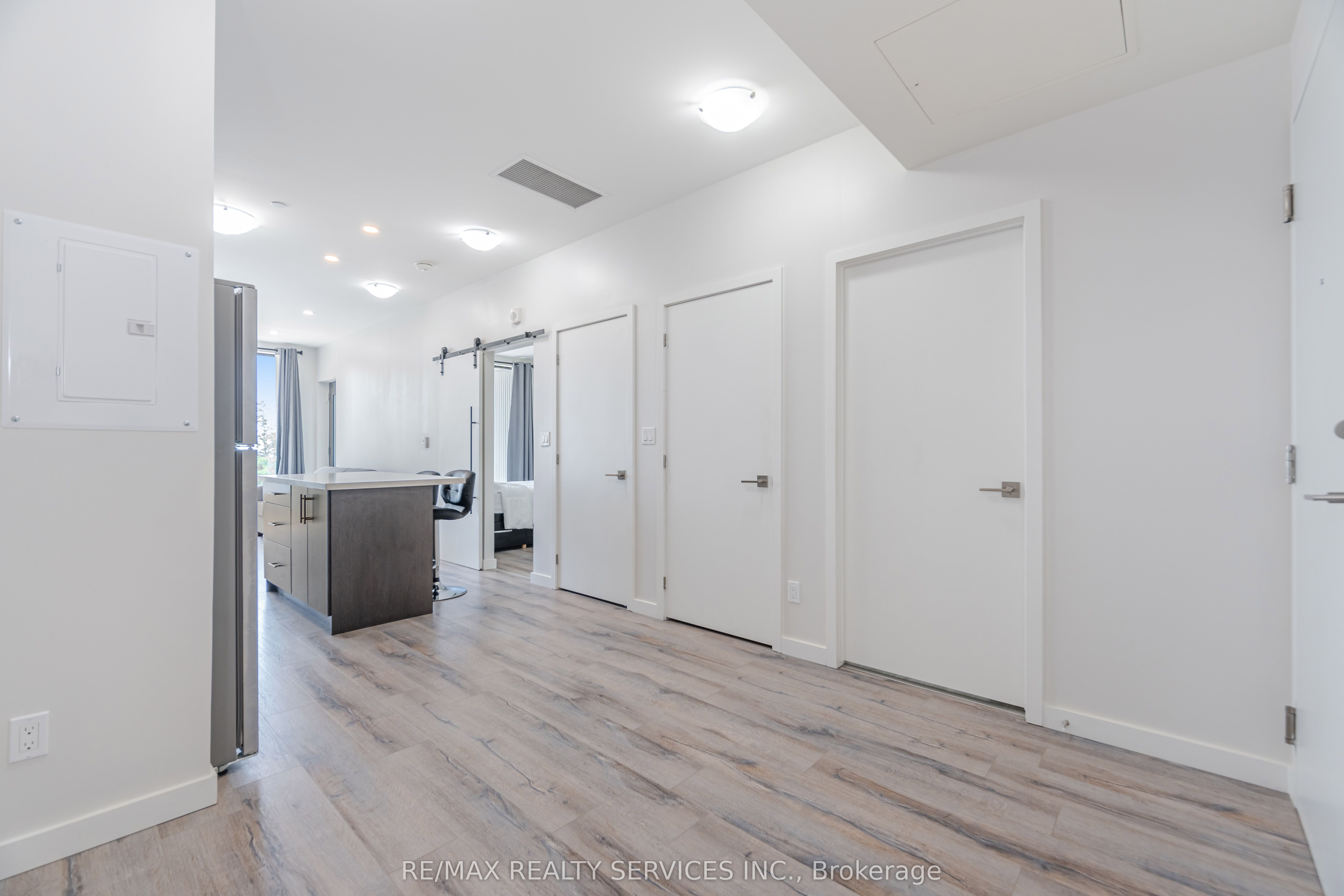 690 King Street W 311 Property Photo 9