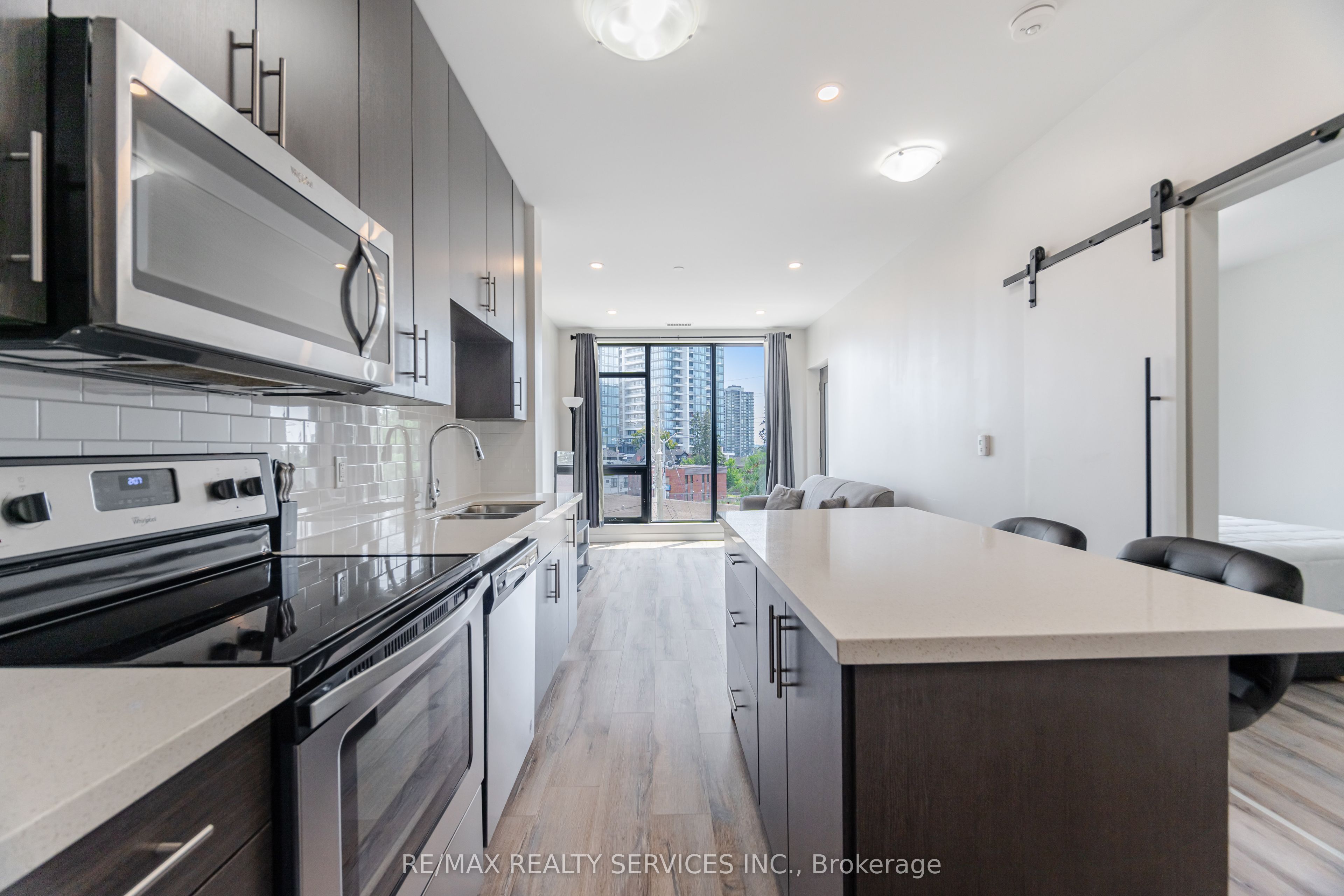 690 King Street W 311 Property Photo 13