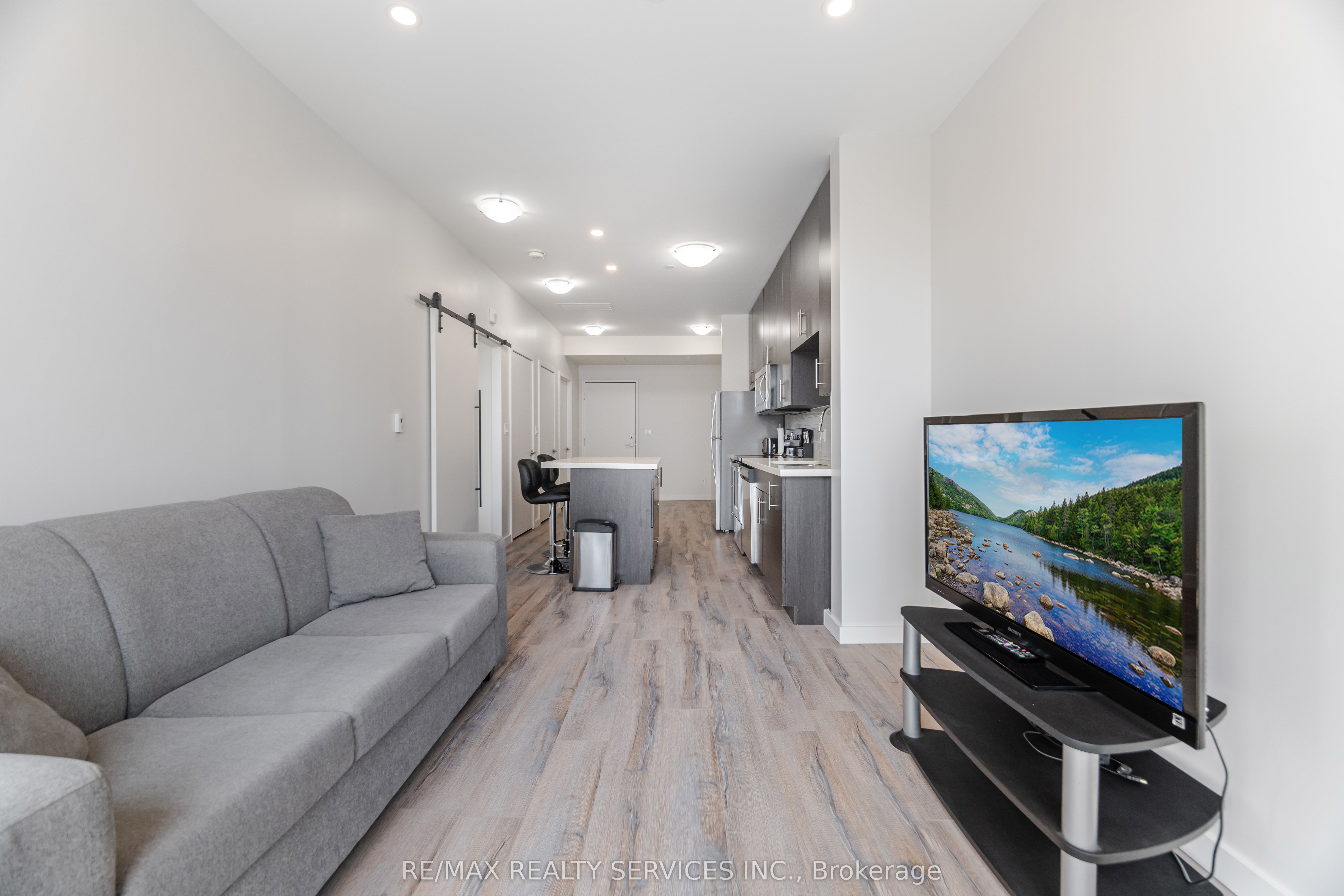 690 King Street W 311 Property Photo 15