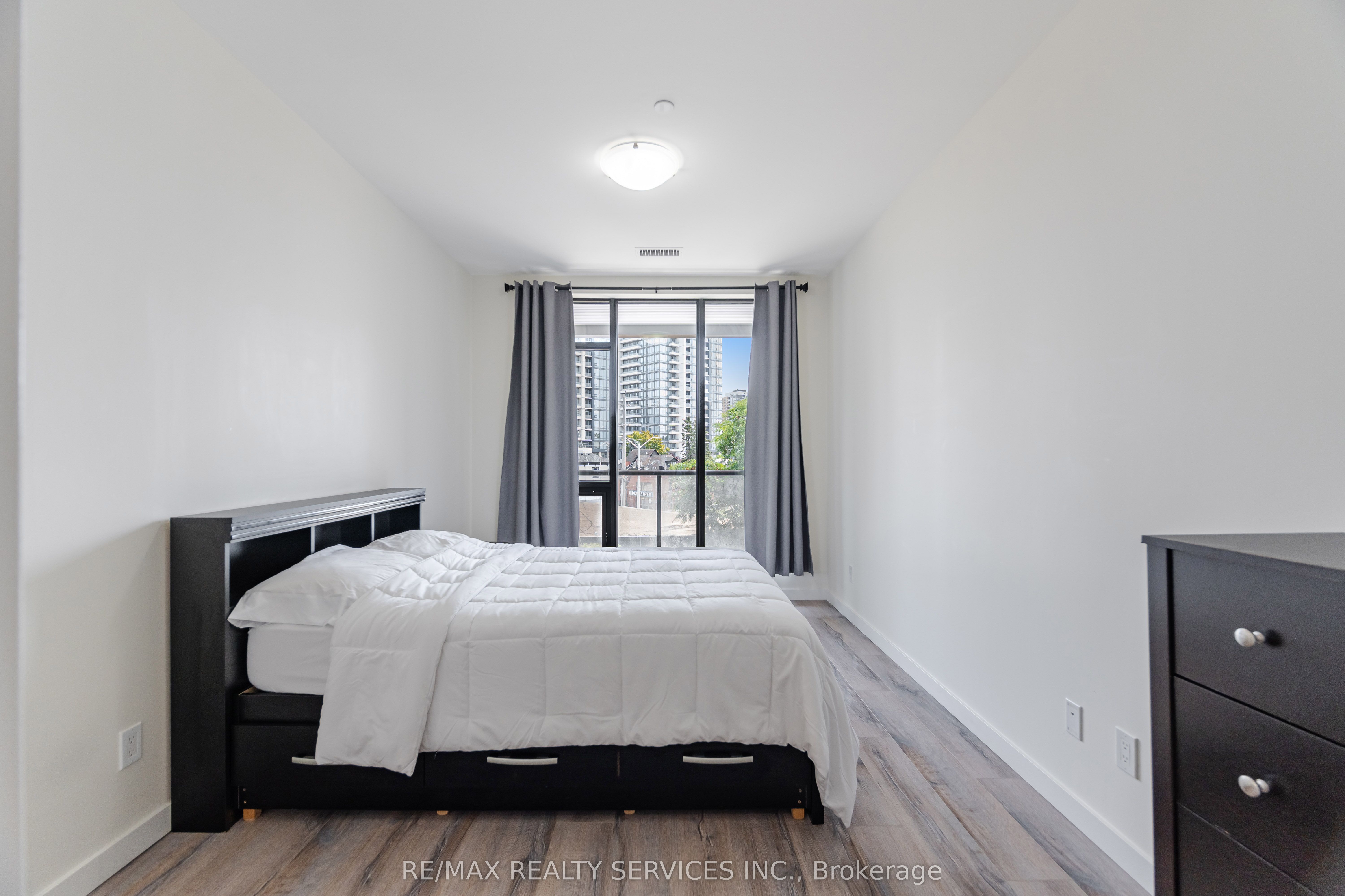 690 King Street W 311 Property Photo 18