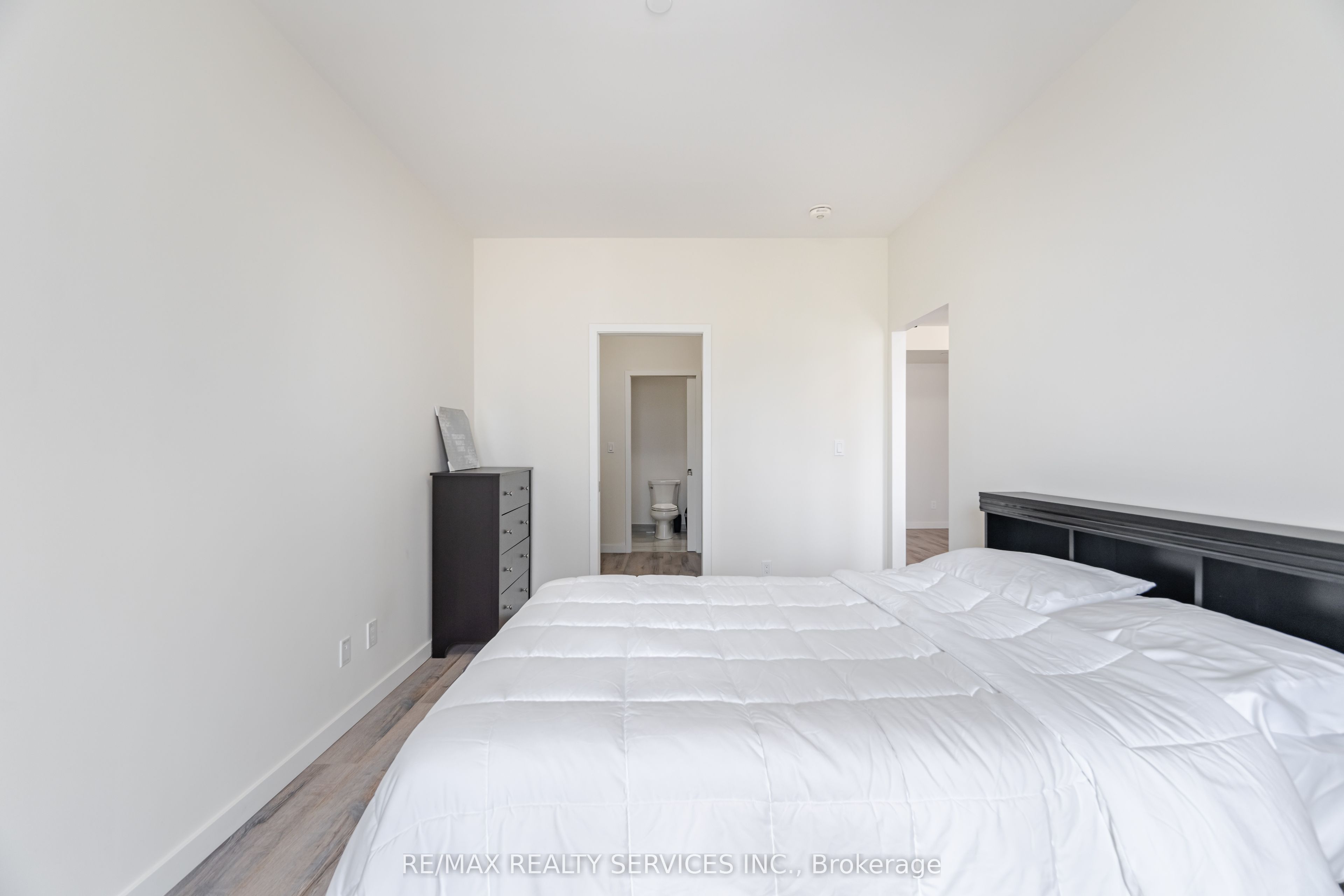 690 King Street W 311 Property Photo 19