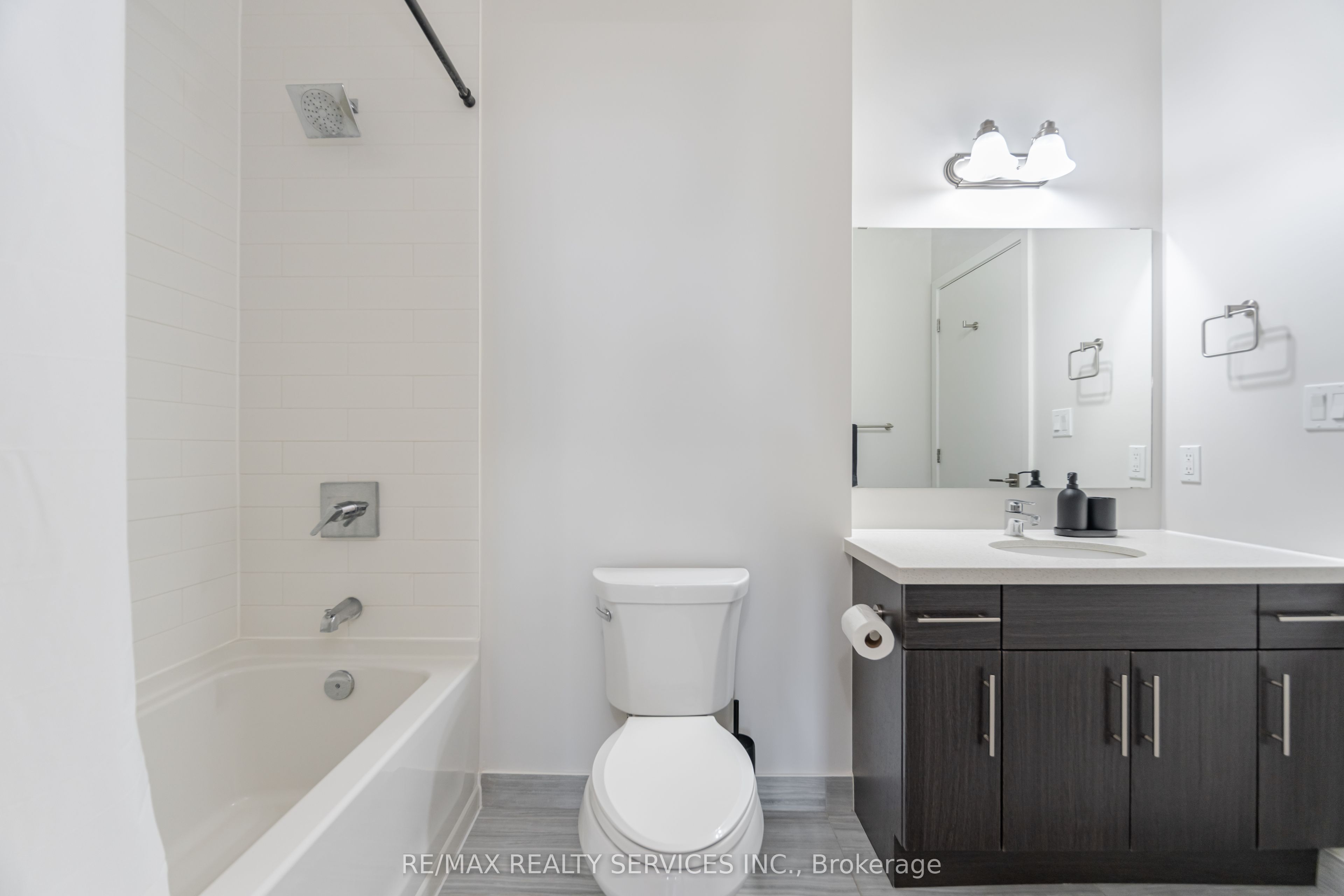 690 King Street W 311 Property Photo 22