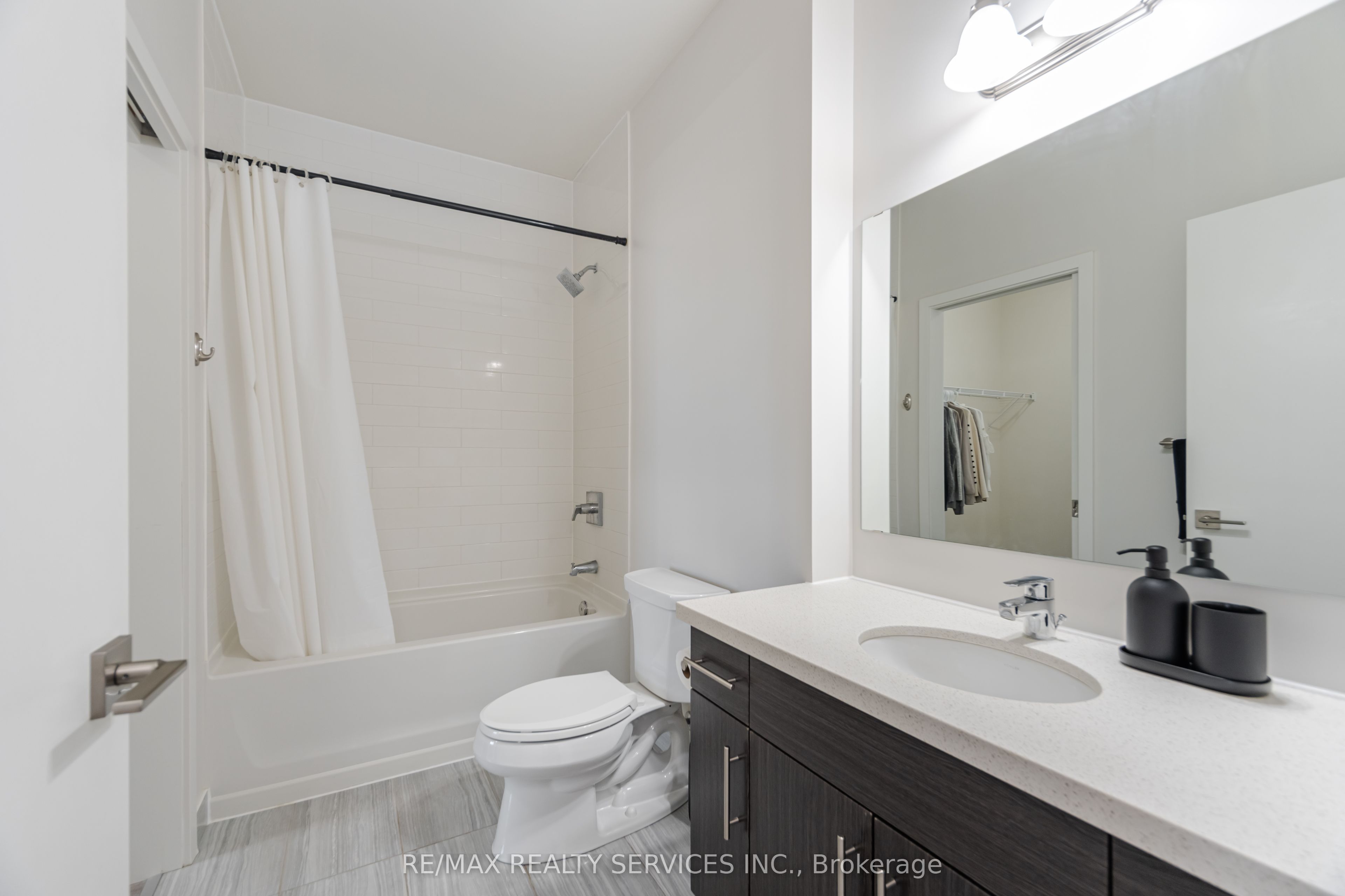 690 King Street W 311 Property Photo 23