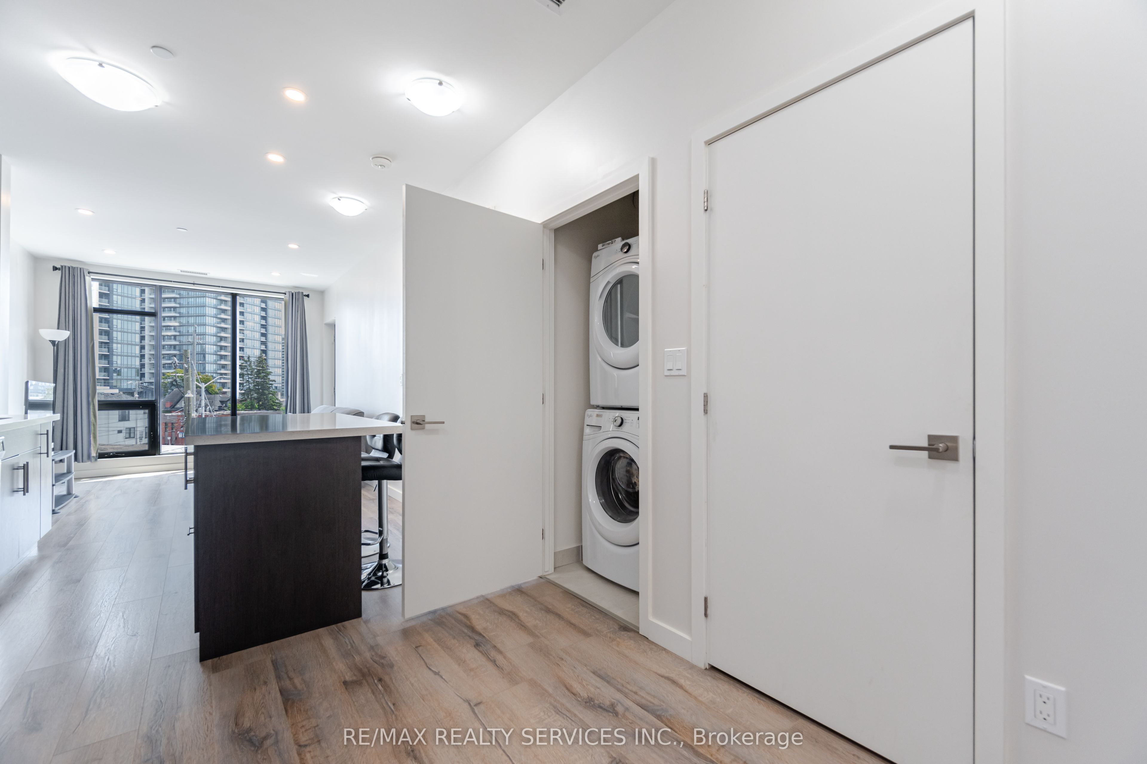 690 King Street W 311 Property Photo 24