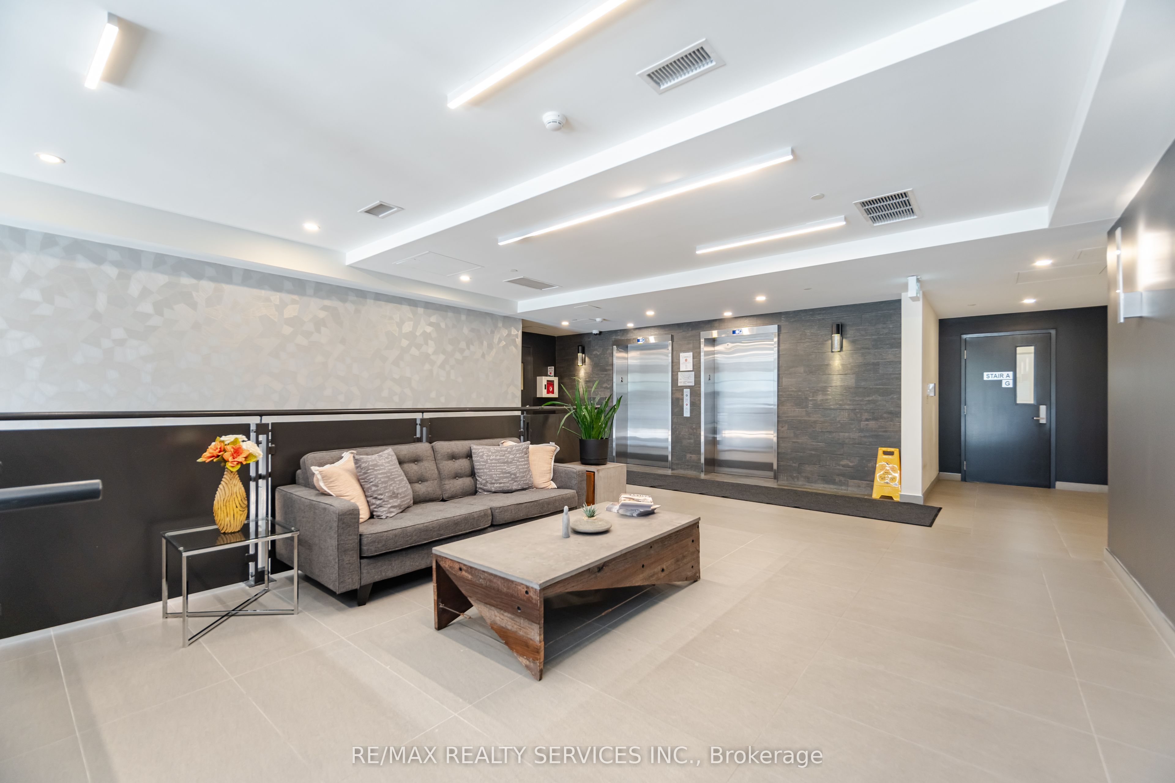 690 King Street W 311 Property Photo 31