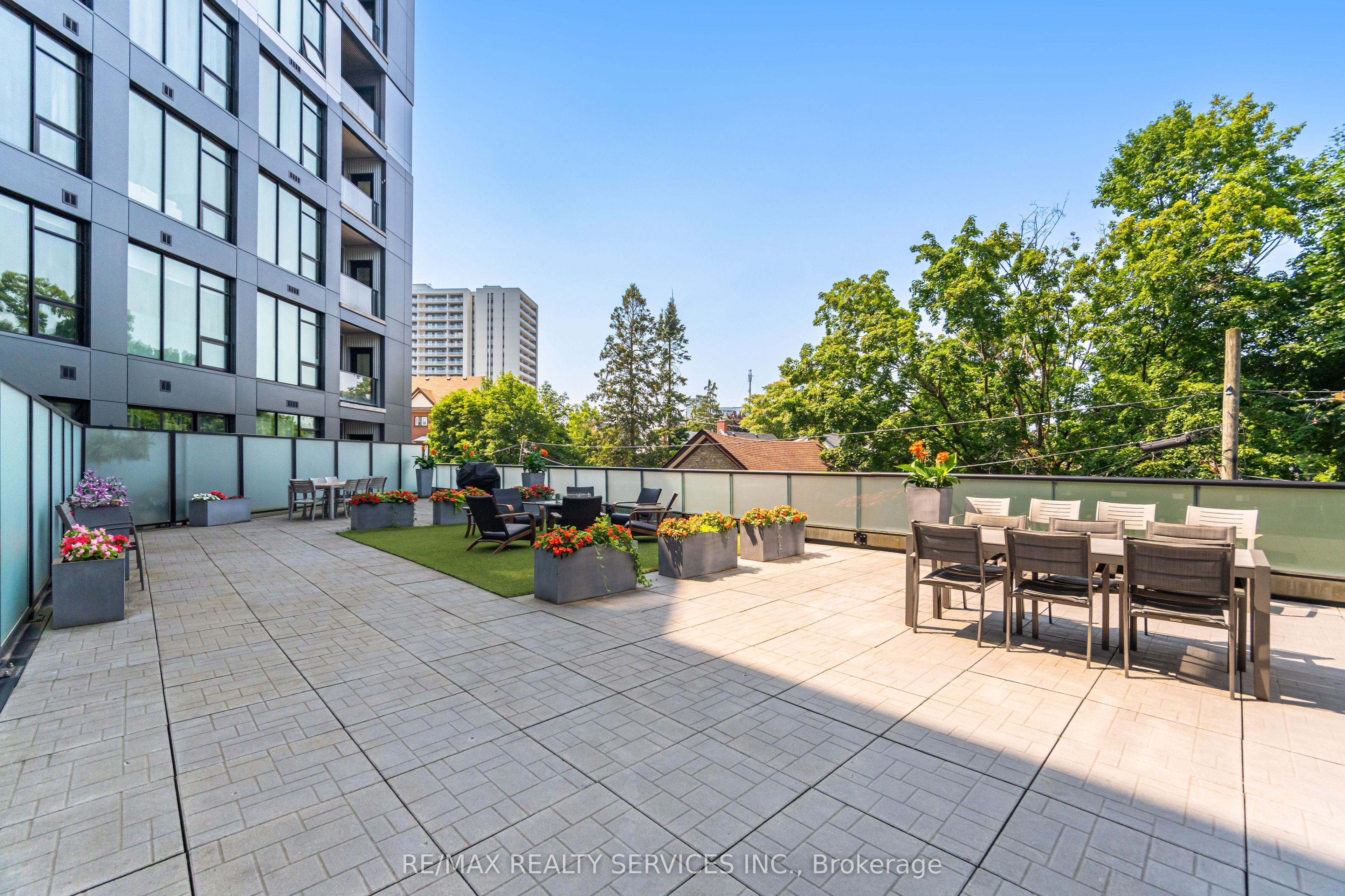 690 King Street W 311 Property Photo 35