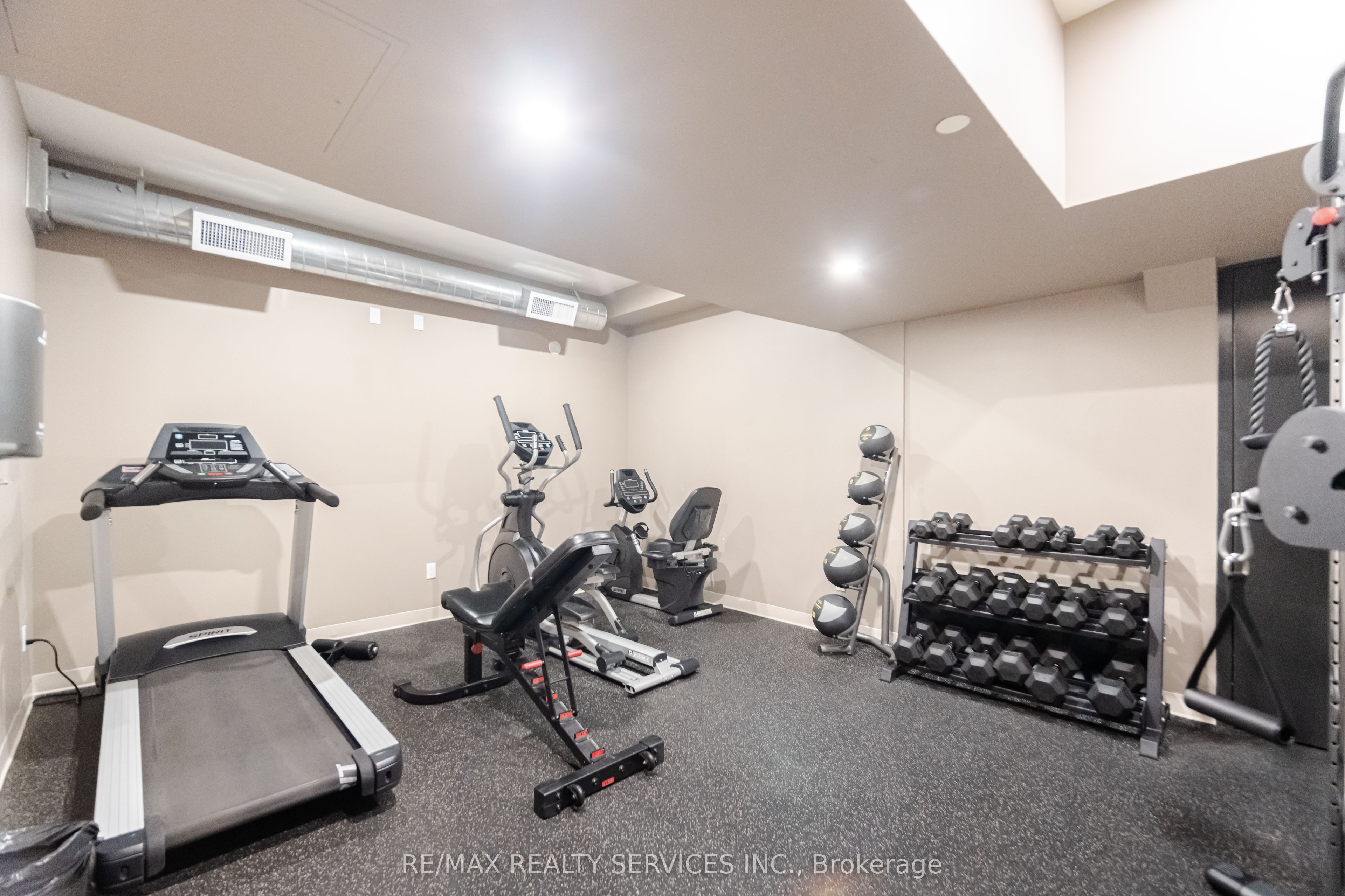 690 King Street W 311 Property Photo 39