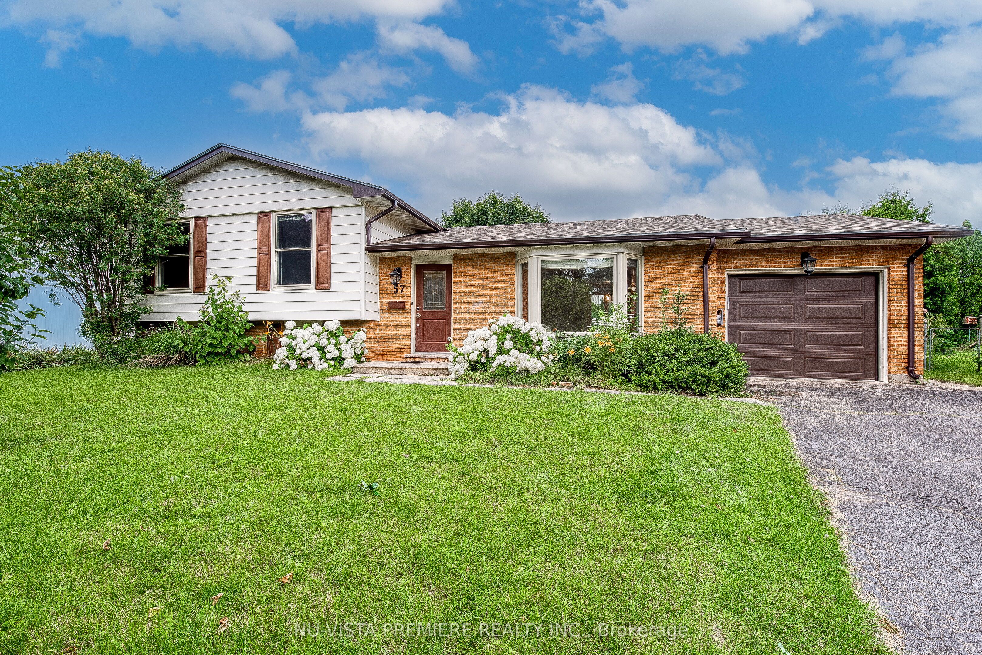 57 Mctaggart Crescent Property Photo 1