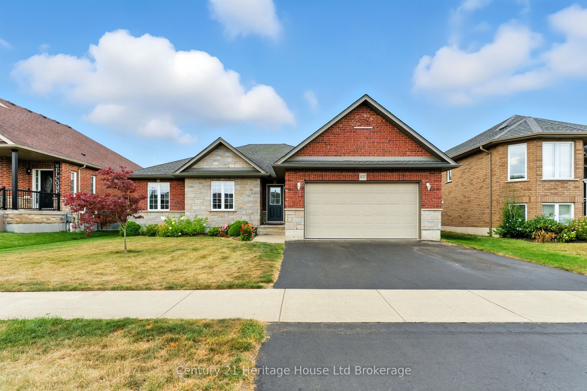 107 Applewood Street Property Photo 1