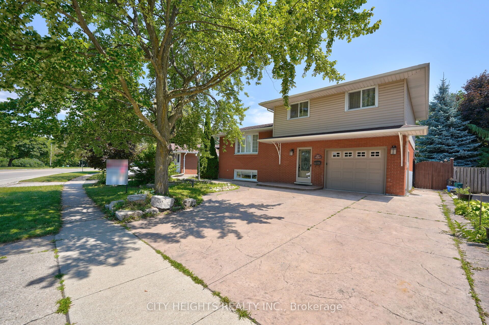 207 Christopher Drive Property Photo 1