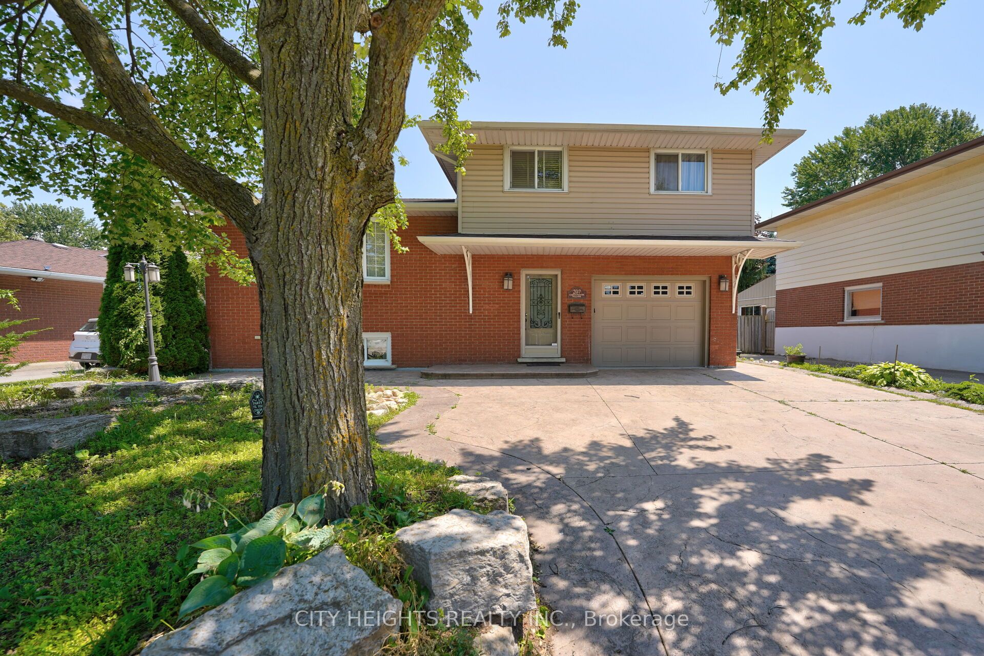 207 Christopher Drive Property Photo 2