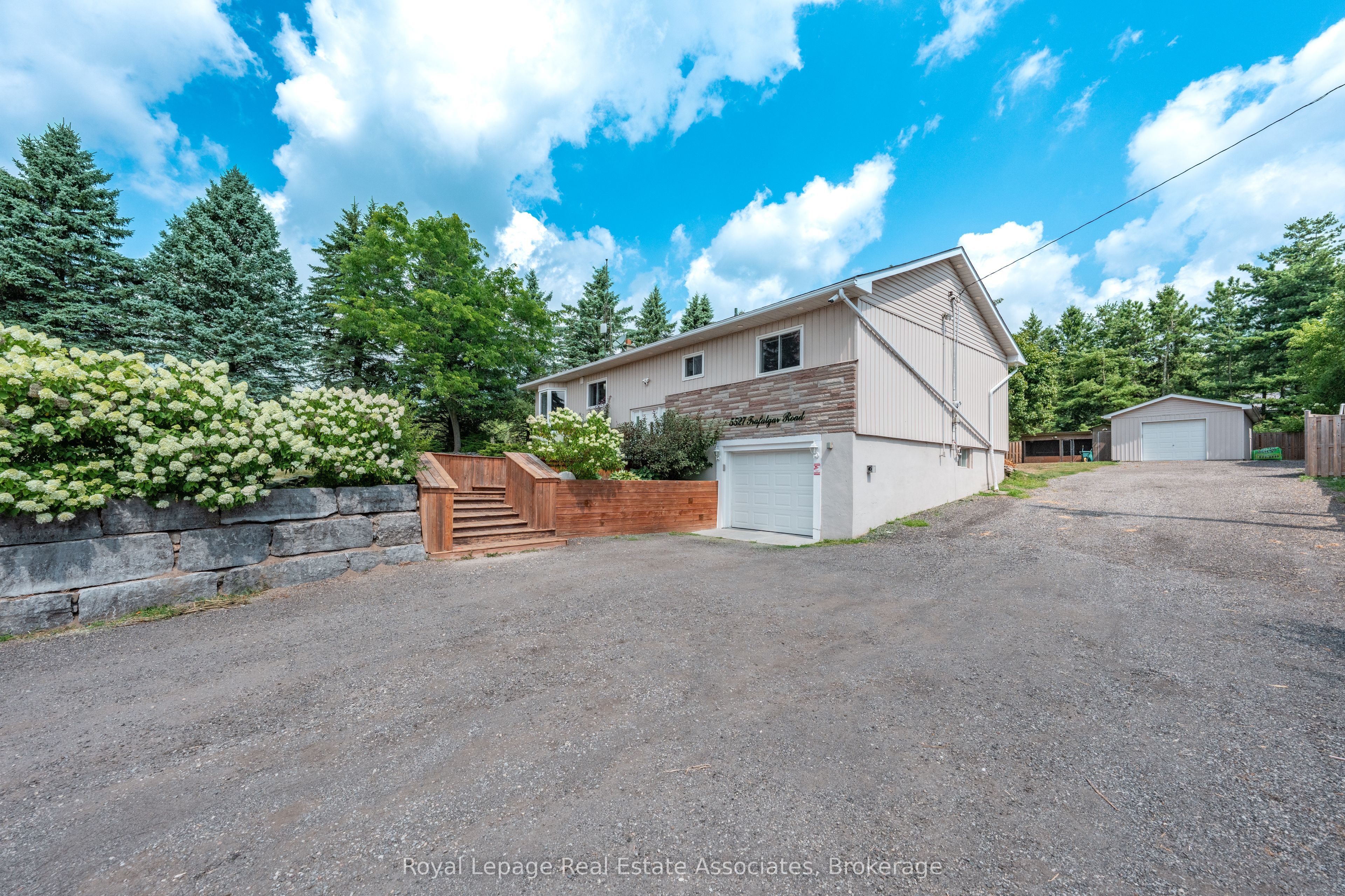 5527 Trafalgar Road Property Photo 1