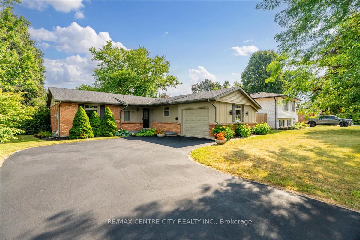 11 Southland Dr Property Photo 1