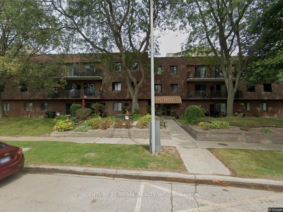 225 Campus Pkwy Property Photo 1