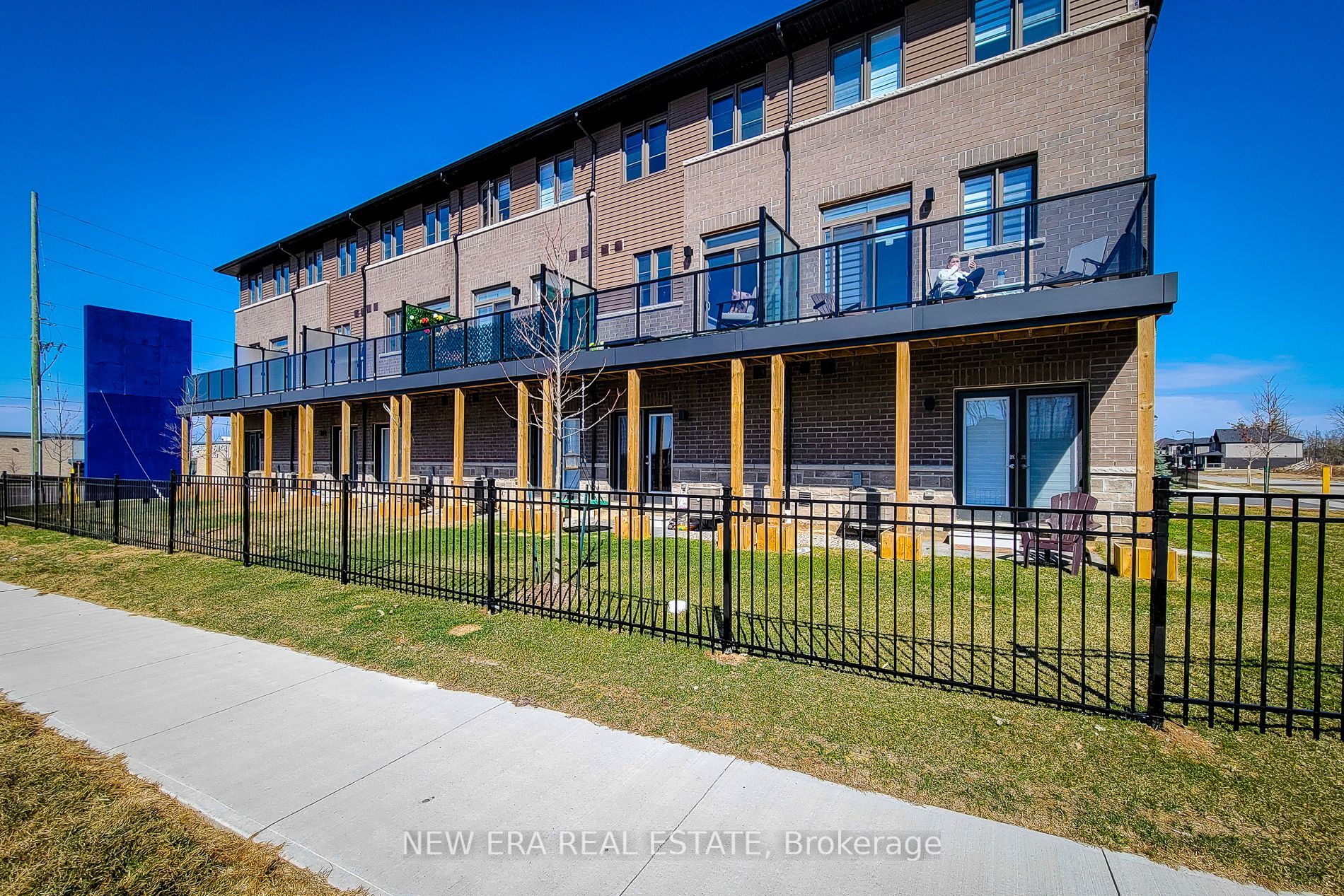 120 Court Drive 60 Property Photo 4
