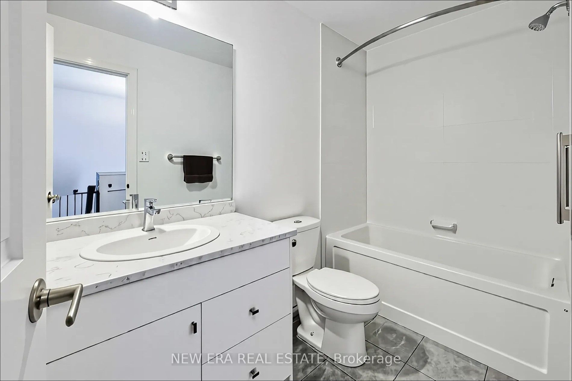 120 Court Drive 60 Property Photo 25