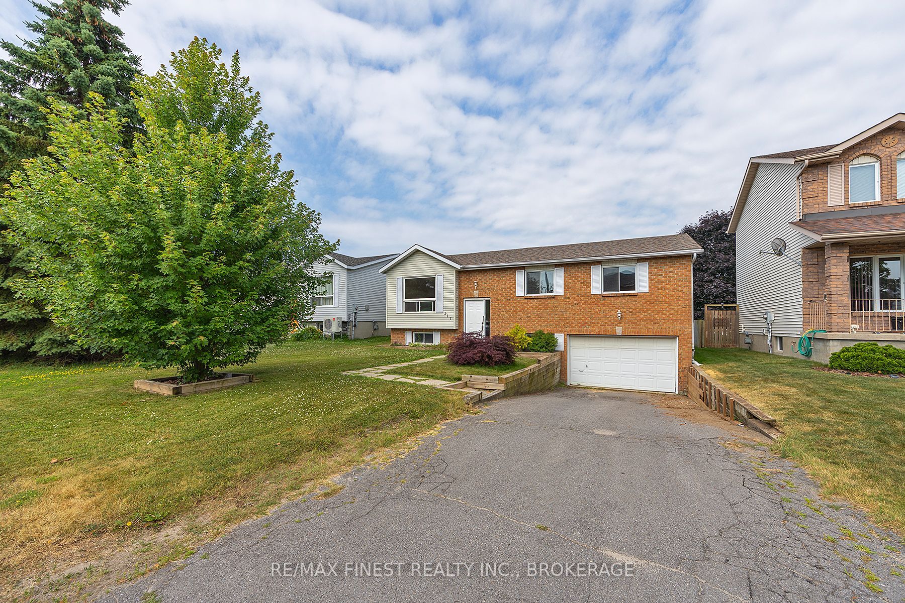 517 Citation Cres Property Photo 1