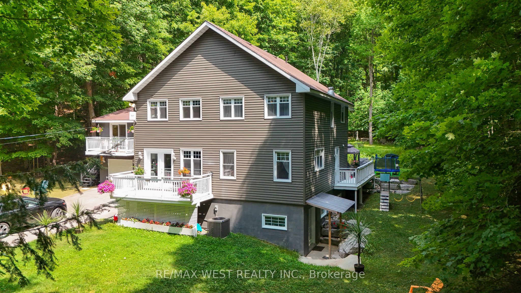 1158 Lorne Lane Property Photo 1