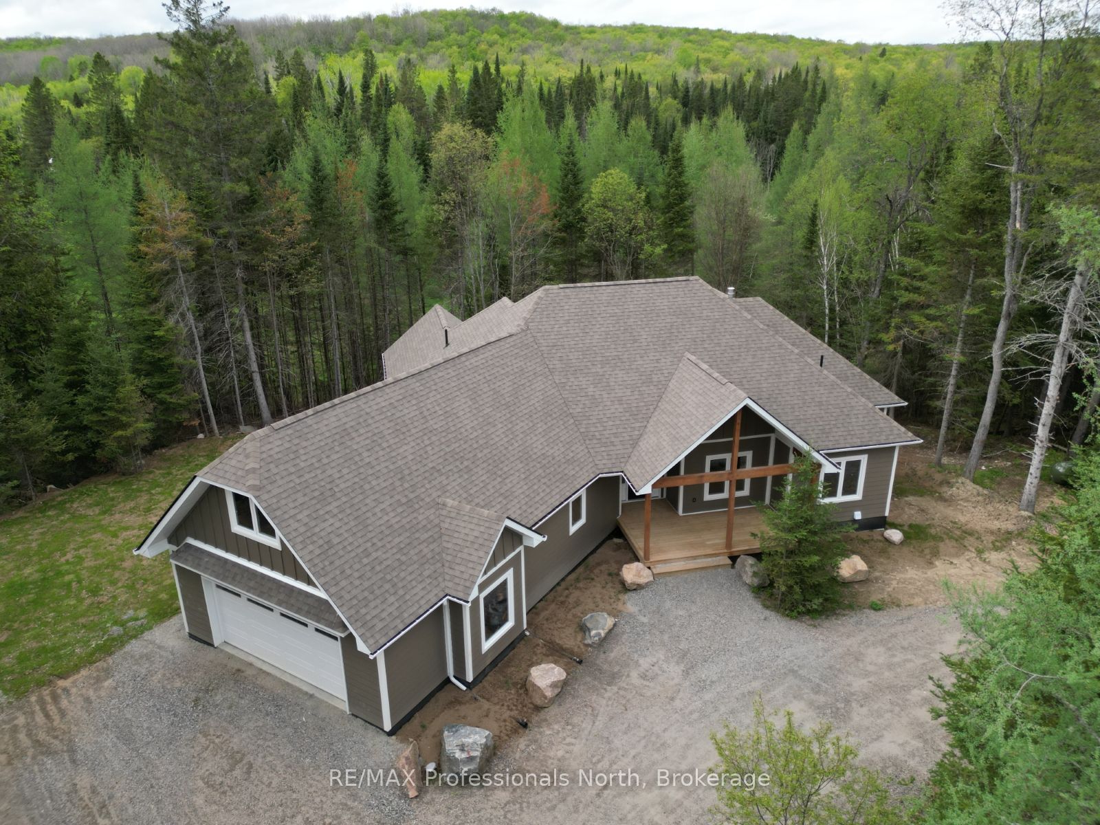 1031 Stothart Creek Road Property Photo 1