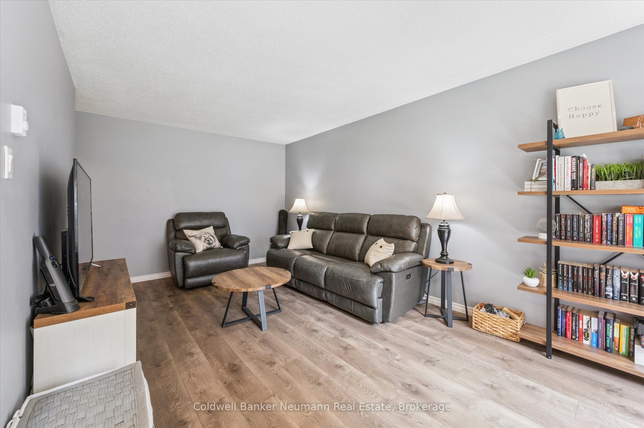 453 Albert Street 14 Property Photo 5