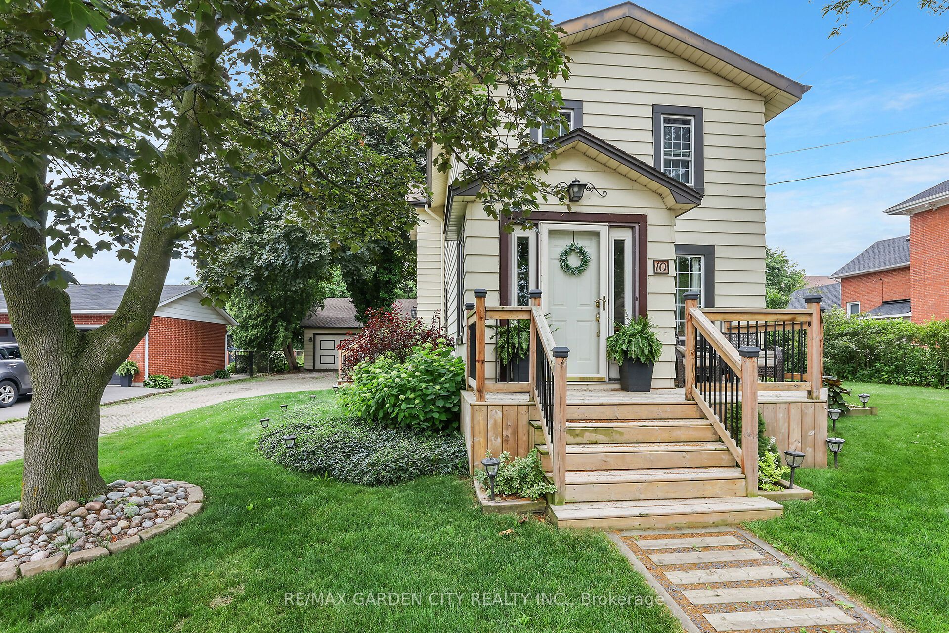 10 Maple Avenue Property Photo 1