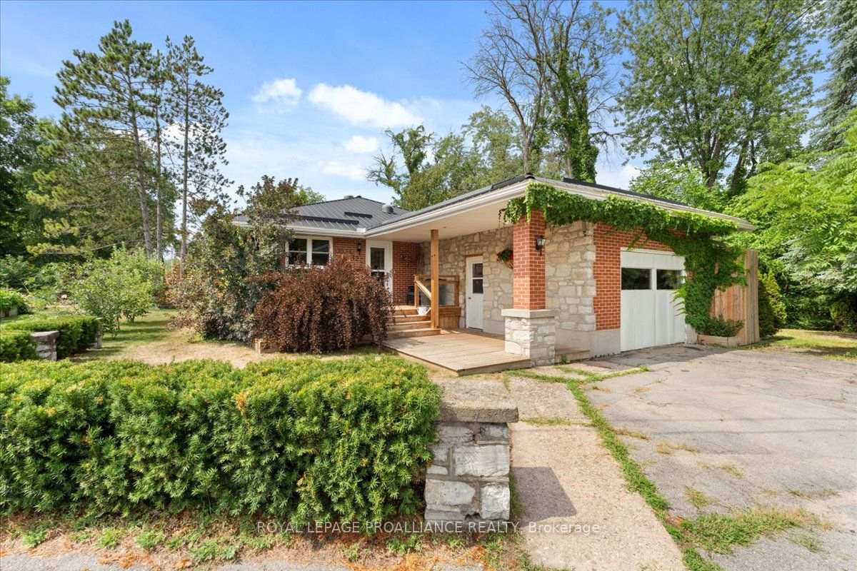 122 Spring Street E Property Photo 1
