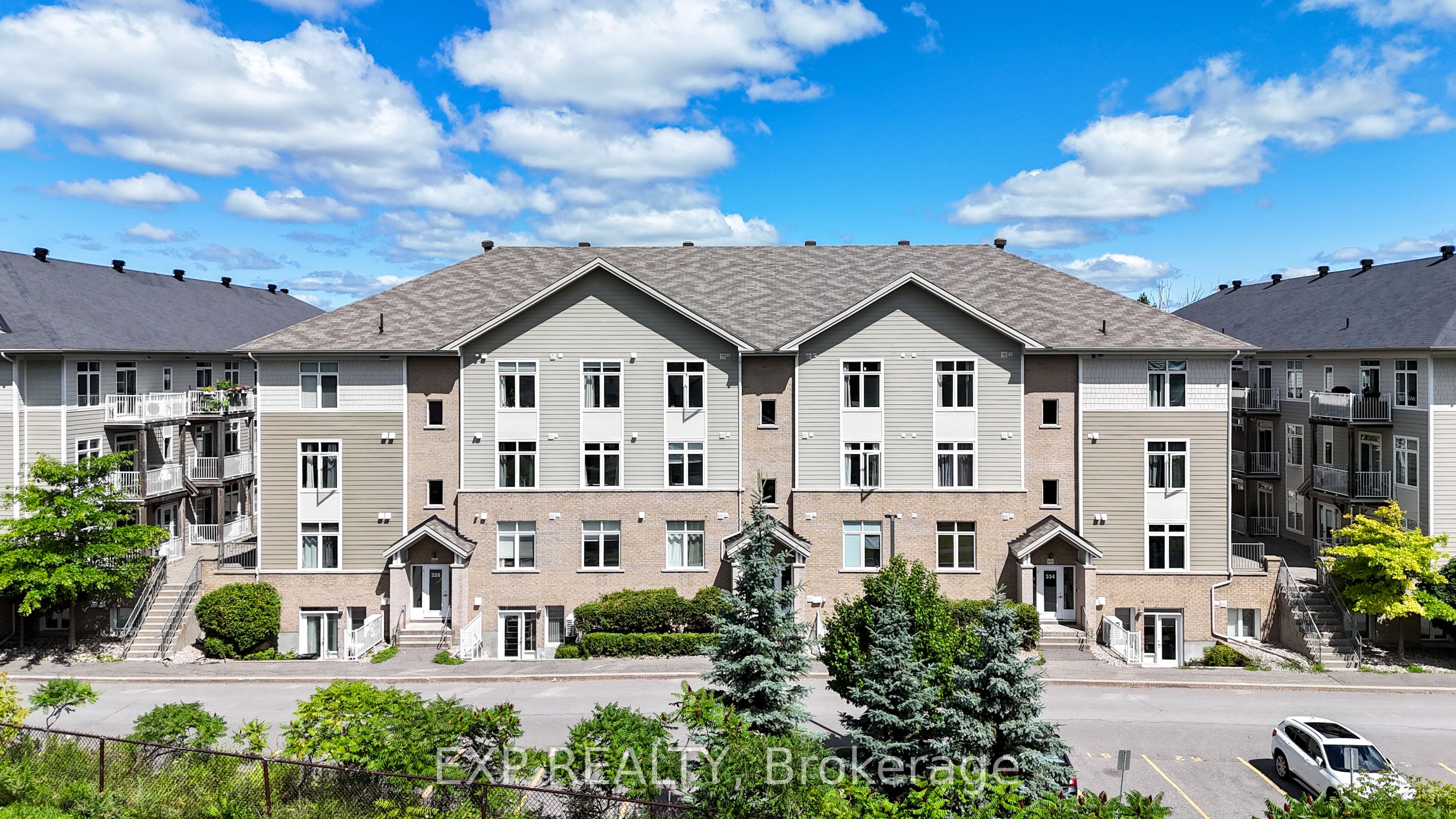 330 Everest Priv Property Photo 1