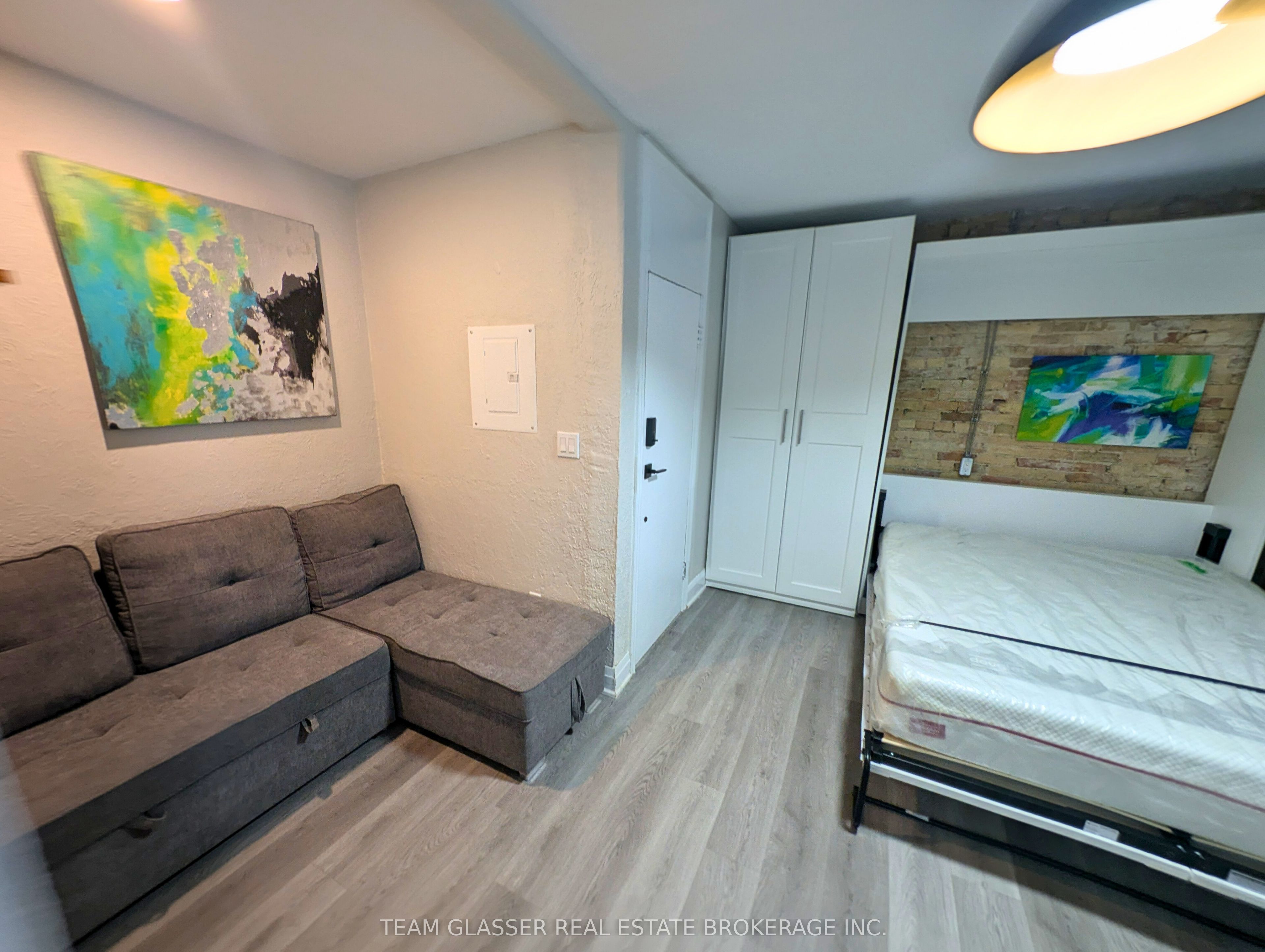 111 Dundas St Property Photo 1
