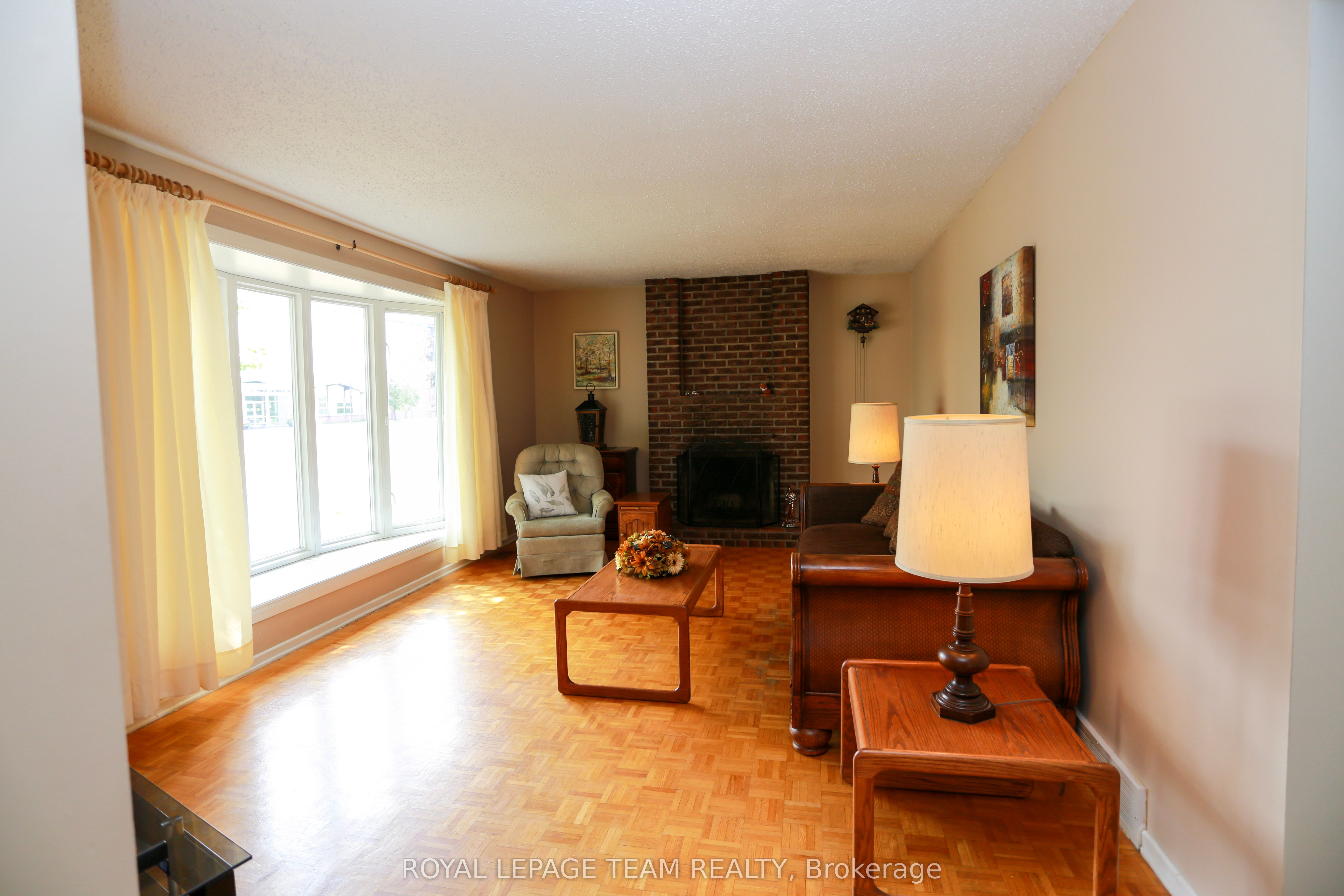 82 Maitland Street S Property Photo 4